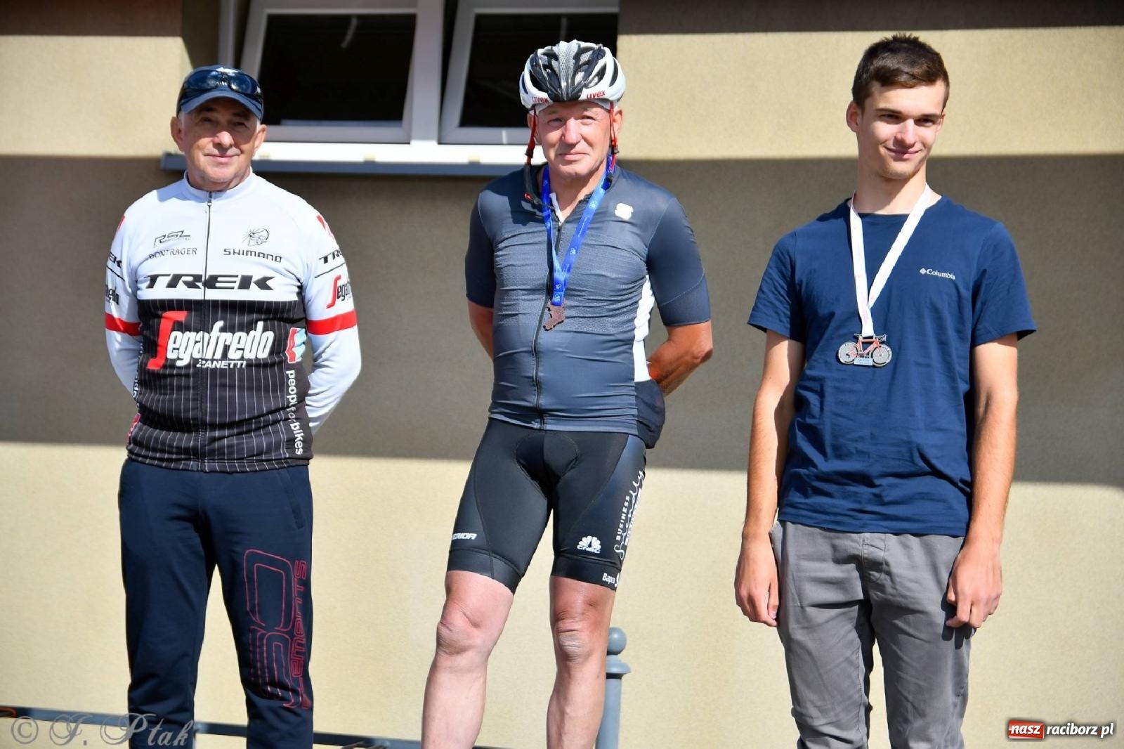 Zdjęcie w galerii na portalu naszraciborz.pl: Grand Prix Amatorów na Szosie - dekoracja po wyścigach w Raciborzu wiadomości z regionu