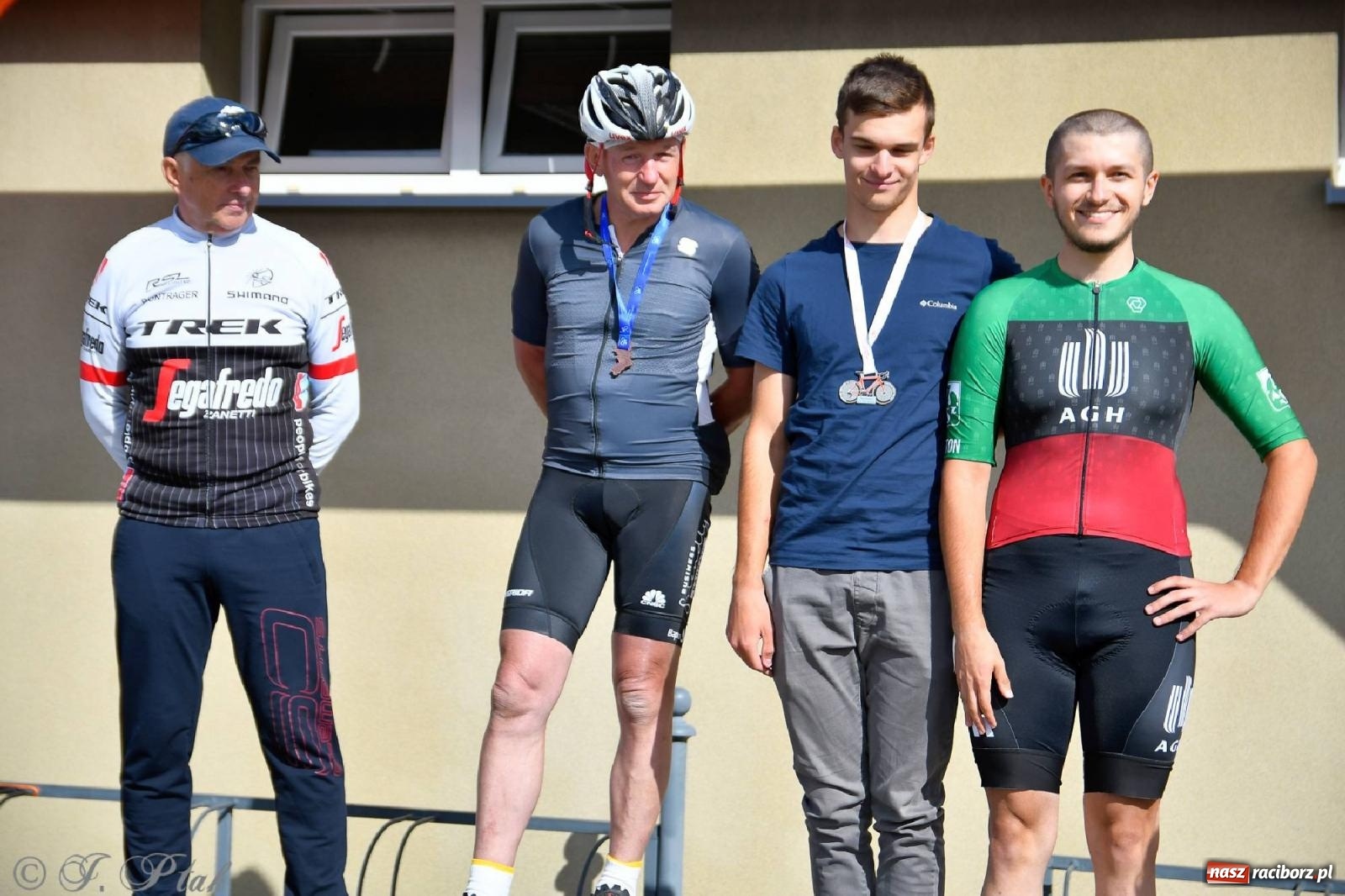 Zdjęcie w galerii na portalu naszraciborz.pl: Grand Prix Amatorów na Szosie - dekoracja po wyścigach w Raciborzu wiadomości z regionu