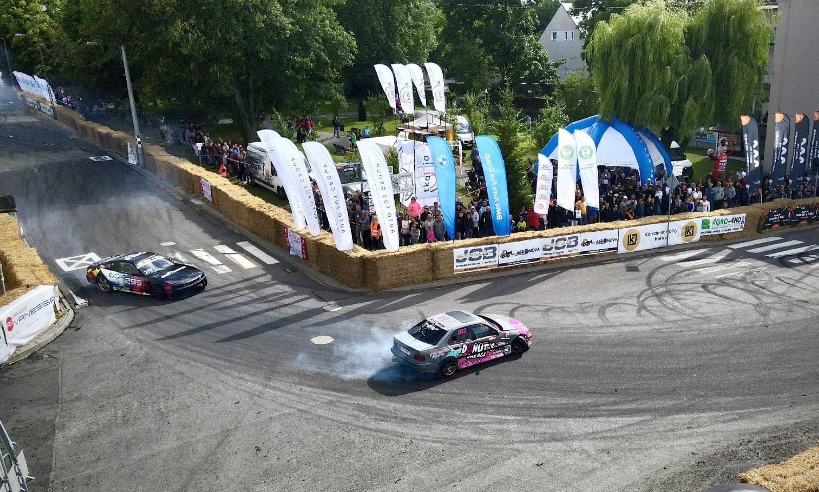 Zdjęcie w galerii na portalu naszraciborz.pl: Kietrz jak Goodwood. Miasteczko pełne driftu [FOTO LOTNICZE] wiadomości z regionu