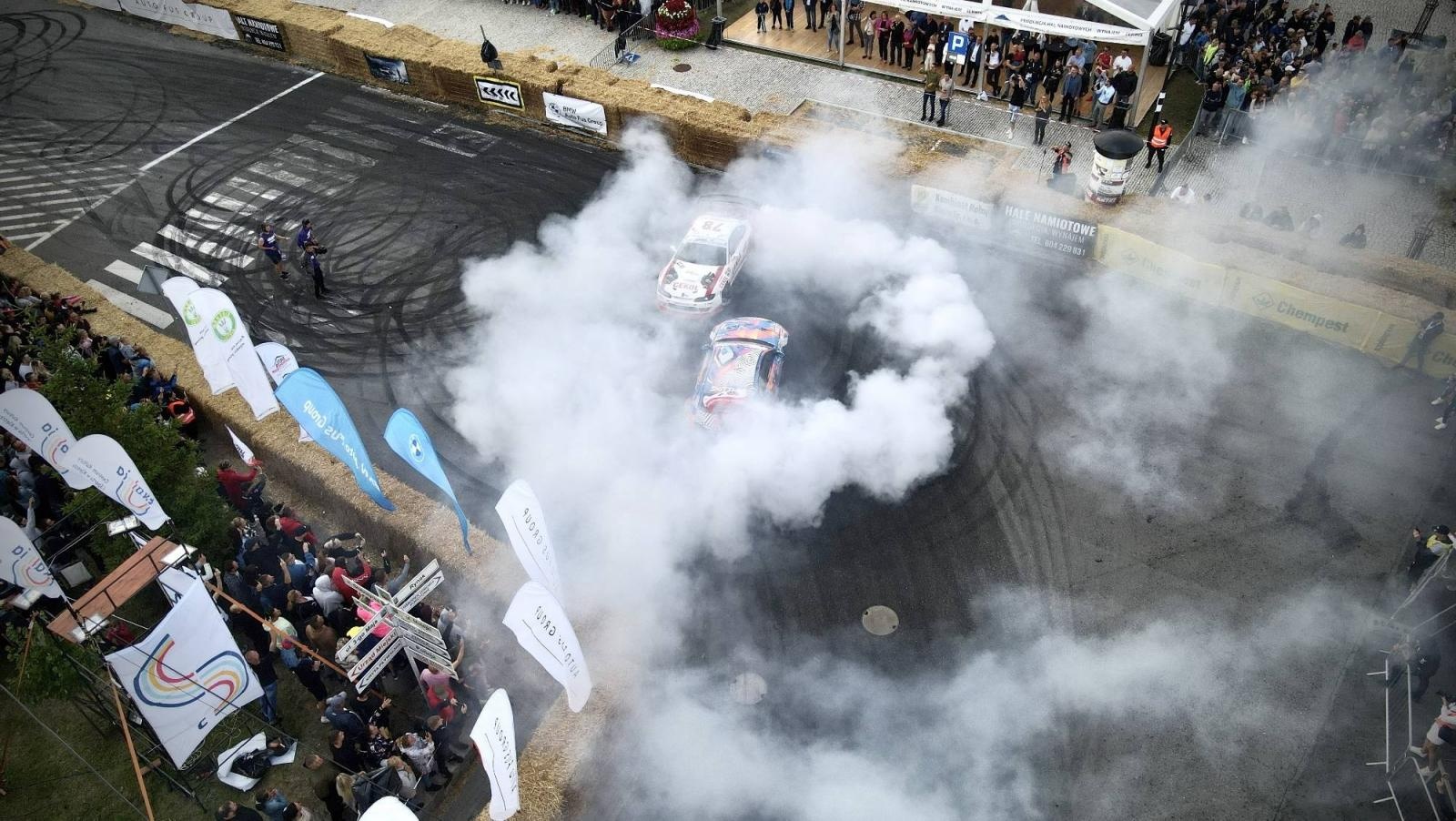 Zdjęcie w galerii na portalu naszraciborz.pl: Kietrz jak Goodwood. Miasteczko pełne driftu [FOTO LOTNICZE] wiadomości z regionu