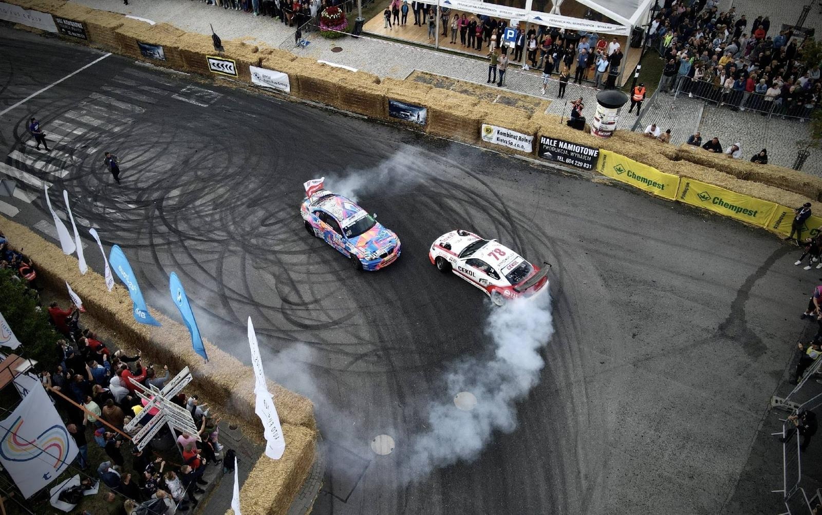 Zdjęcie w galerii na portalu naszraciborz.pl: Kietrz jak Goodwood. Miasteczko pełne driftu [FOTO LOTNICZE] wiadomości z regionu