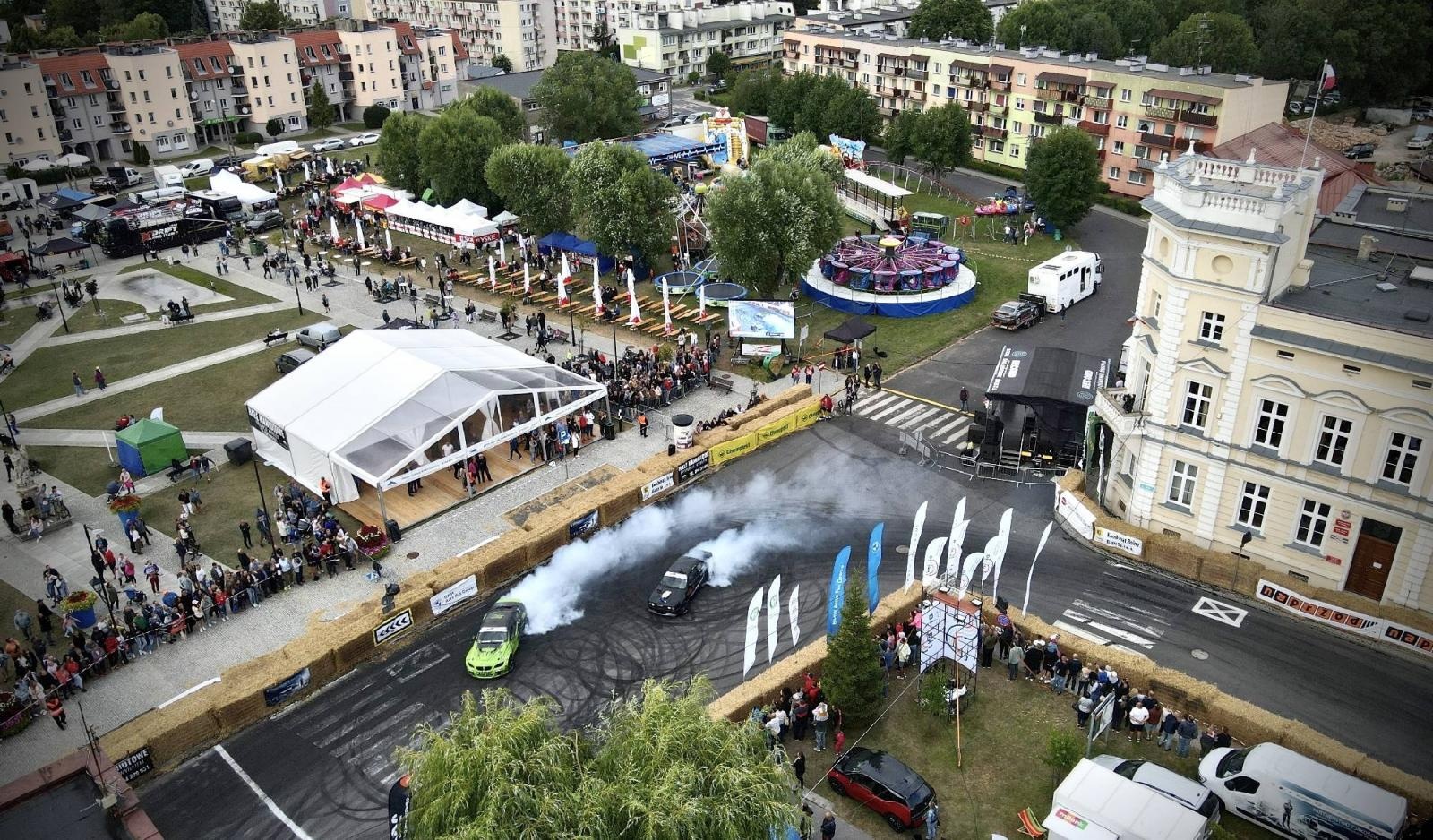 Zdjęcie w galerii na portalu naszraciborz.pl: Kietrz jak Goodwood. Miasteczko pełne driftu [FOTO LOTNICZE] wiadomości z regionu