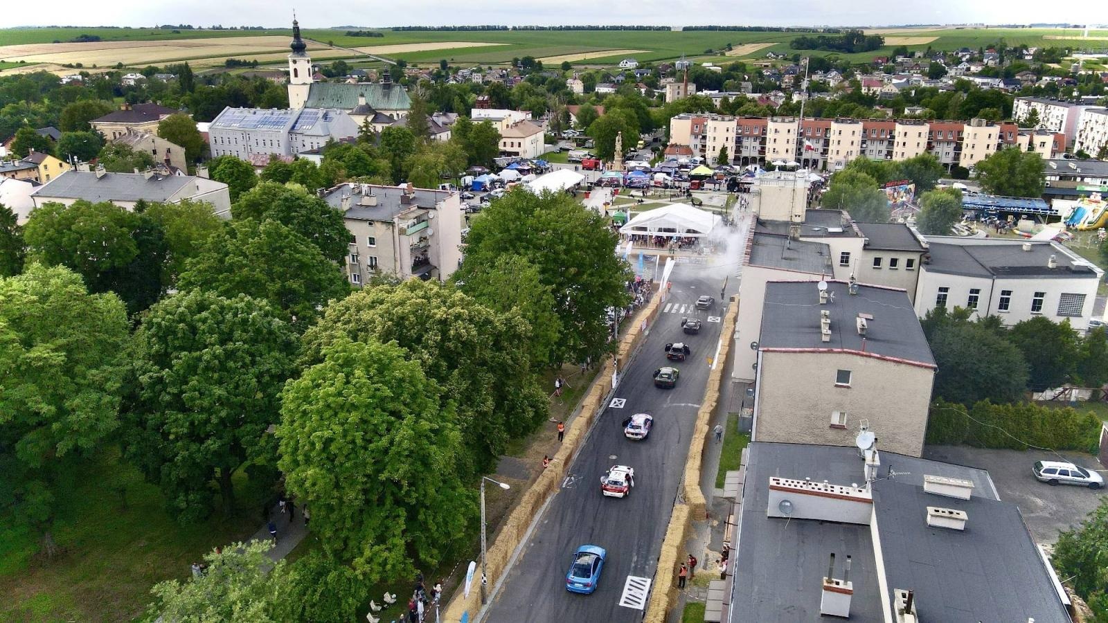 Zdjęcie w galerii na portalu naszraciborz.pl: Kietrz jak Goodwood. Miasteczko pełne driftu [FOTO LOTNICZE] wiadomości z regionu
