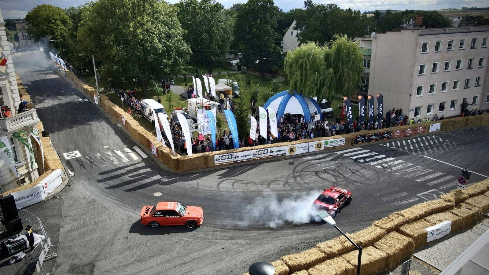Zdjęcie w galerii na portalu naszraciborz.pl: Kietrz jak Goodwood. Miasteczko pełne driftu [FOTO LOTNICZE] wiadomości z regionu