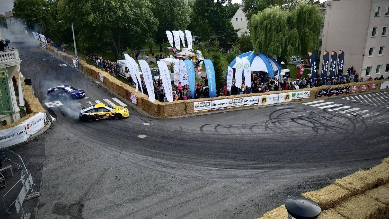 Zdjęcie w galerii na portalu naszraciborz.pl: Kietrz jak Goodwood. Miasteczko pełne driftu [FOTO LOTNICZE] wiadomości z regionu