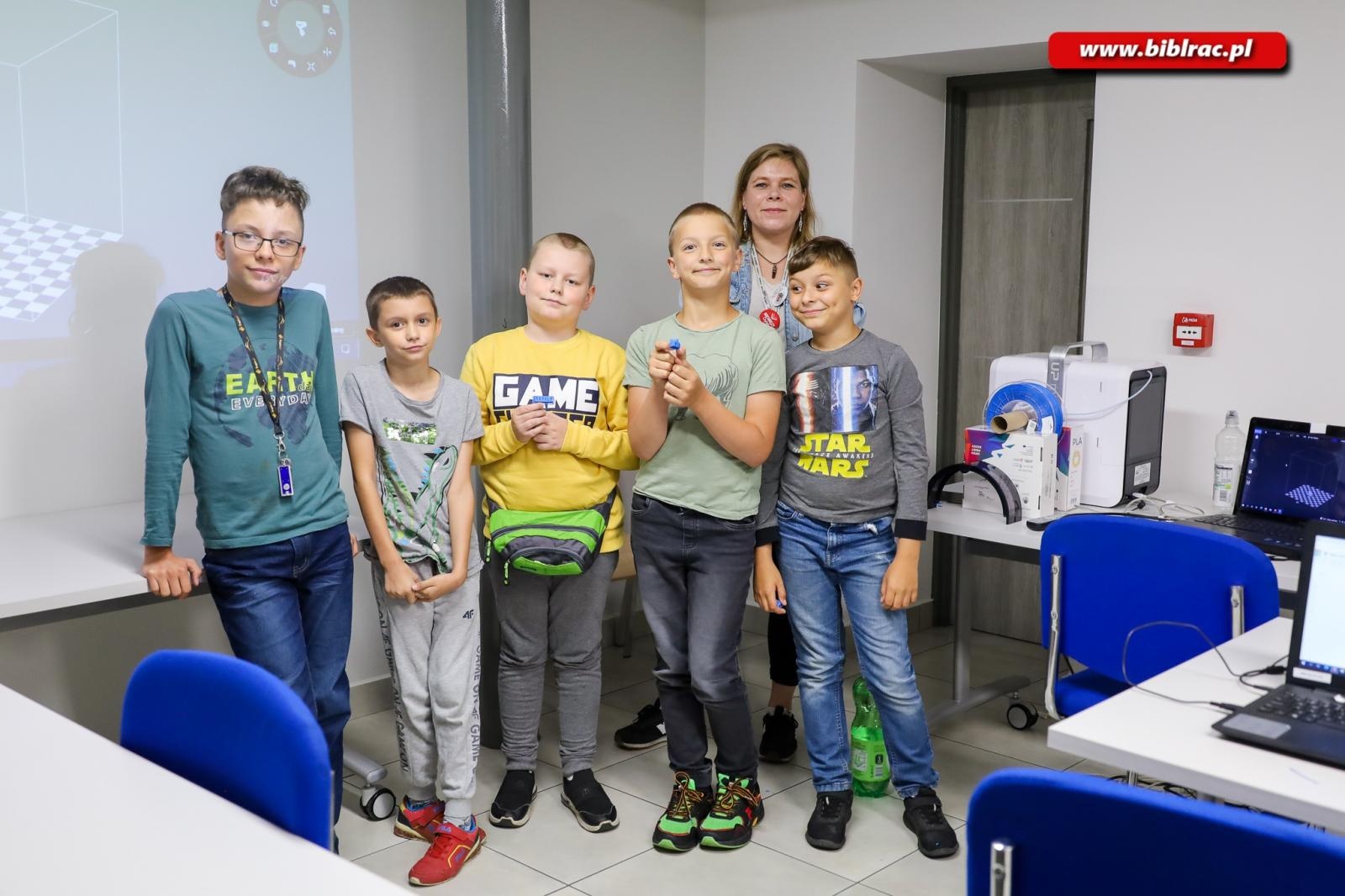 Zdjęcie w galerii na portalu naszraciborz.pl: Warsztaty druku 3D rozpoczęły biblioteczne Wakacje w powiecie wiadomości z regionu