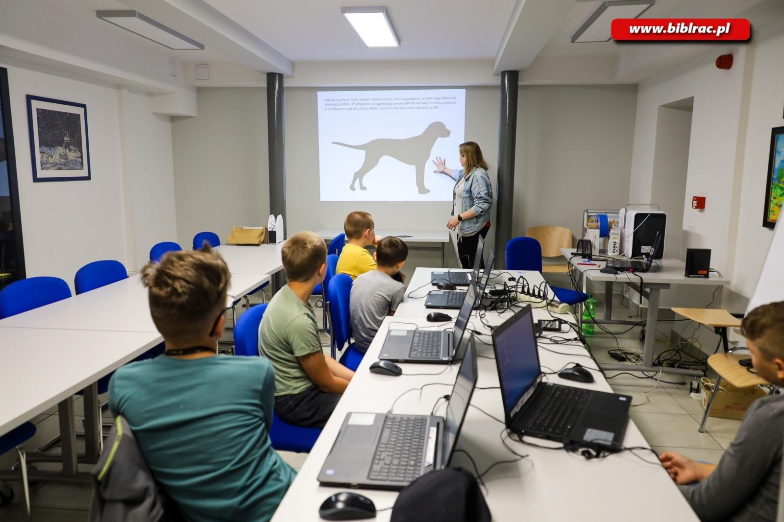 Zdjęcie w galerii na portalu naszraciborz.pl: Warsztaty druku 3D rozpoczęły biblioteczne Wakacje w powiecie wiadomości z regionu