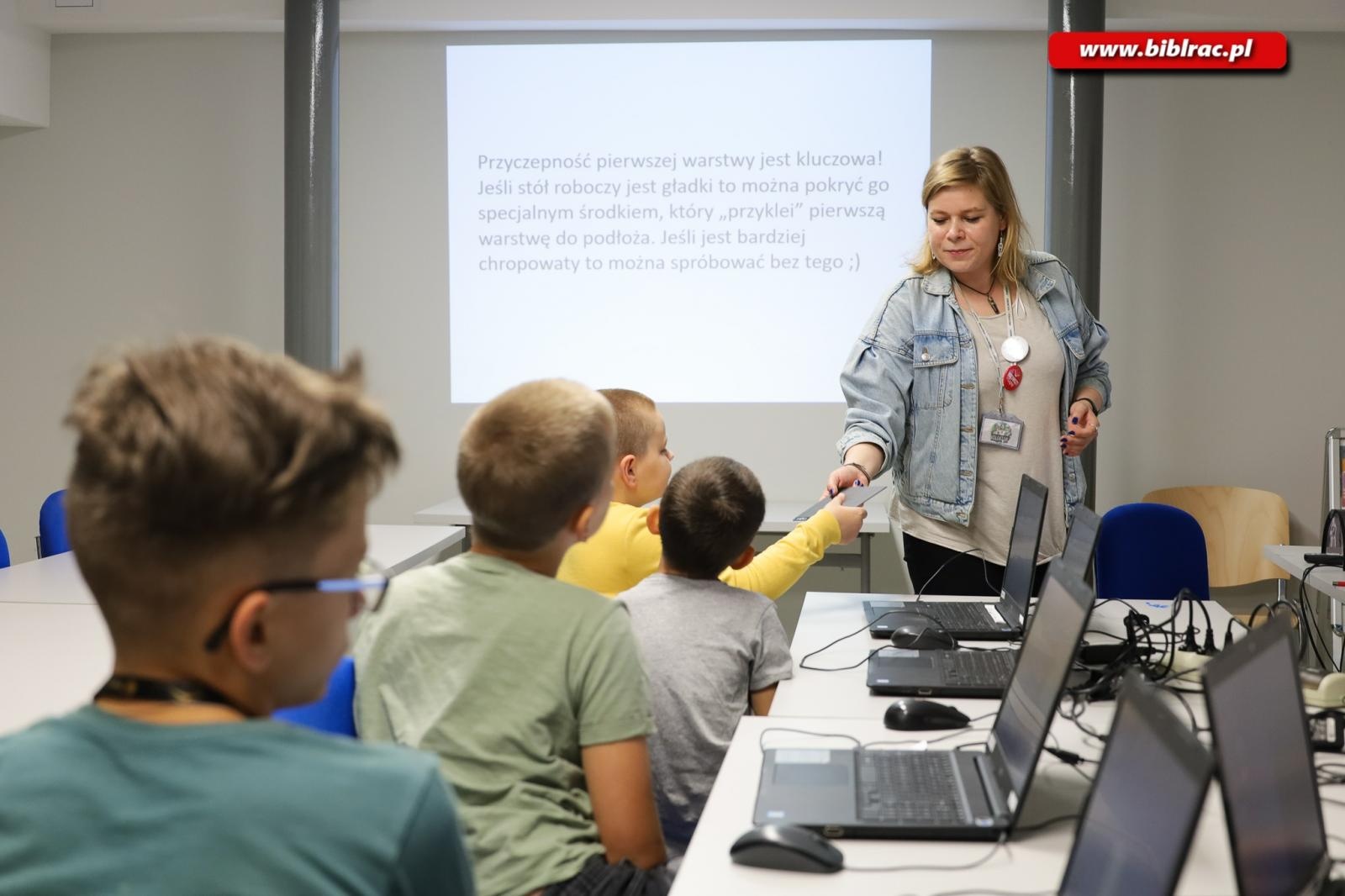 Zdjęcie w galerii na portalu naszraciborz.pl: Warsztaty druku 3D rozpoczęły biblioteczne Wakacje w powiecie wiadomości z regionu