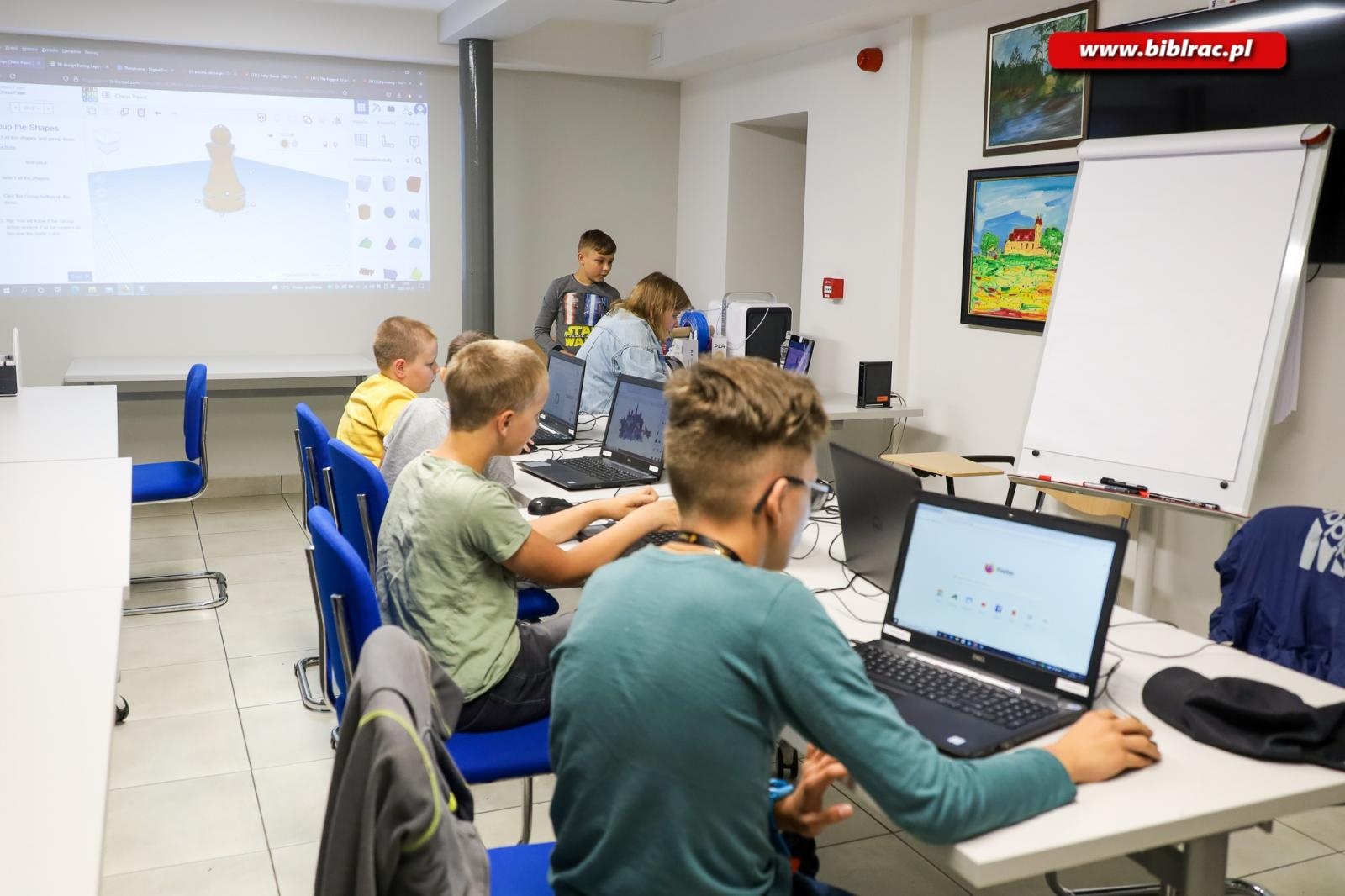 Zdjęcie w galerii na portalu naszraciborz.pl: Warsztaty druku 3D rozpoczęły biblioteczne Wakacje w powiecie wiadomości z regionu