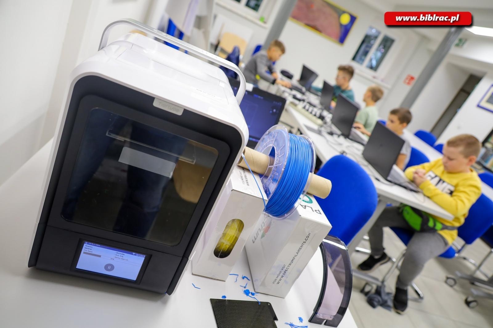 Zdjęcie w galerii na portalu naszraciborz.pl: Warsztaty druku 3D rozpoczęły biblioteczne Wakacje w powiecie wiadomości z regionu