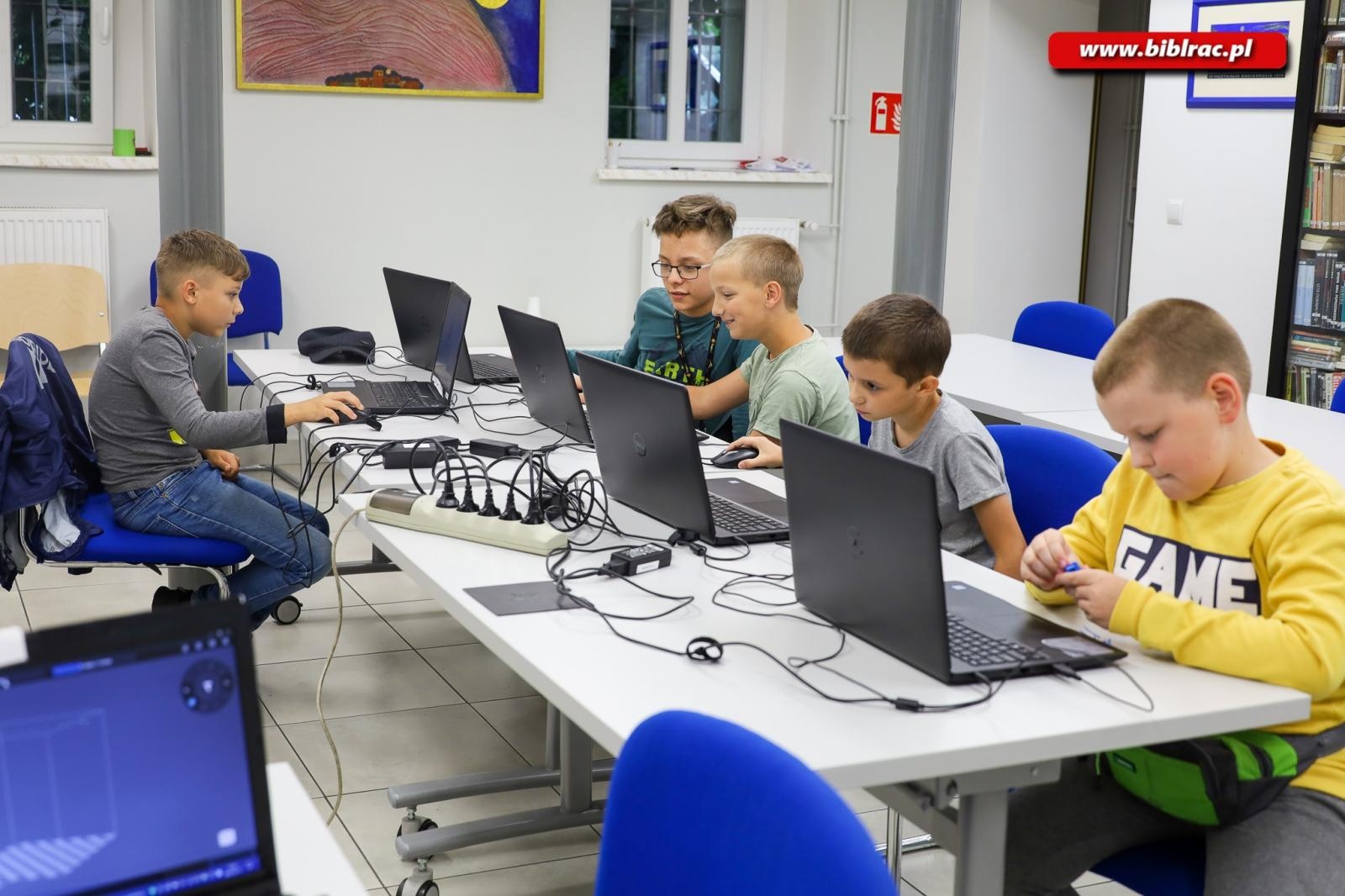 Zdjęcie w galerii na portalu naszraciborz.pl: Warsztaty druku 3D rozpoczęły biblioteczne Wakacje w powiecie wiadomości z regionu