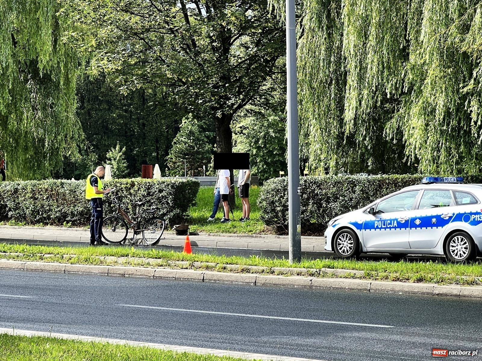 Zdjęcie w galerii na portalu naszraciborz.pl: Czternastoletnia rowerzystka uderzyła w naczepę ciężarówki [FOTO] wiadomości z regionu