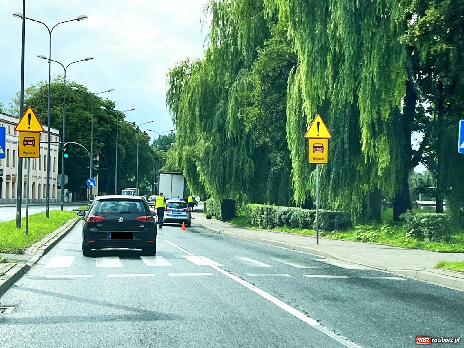 Zdjęcie w galerii na portalu naszraciborz.pl: Czternastoletnia rowerzystka uderzyła w naczepę ciężarówki [FOTO] wiadomości z regionu