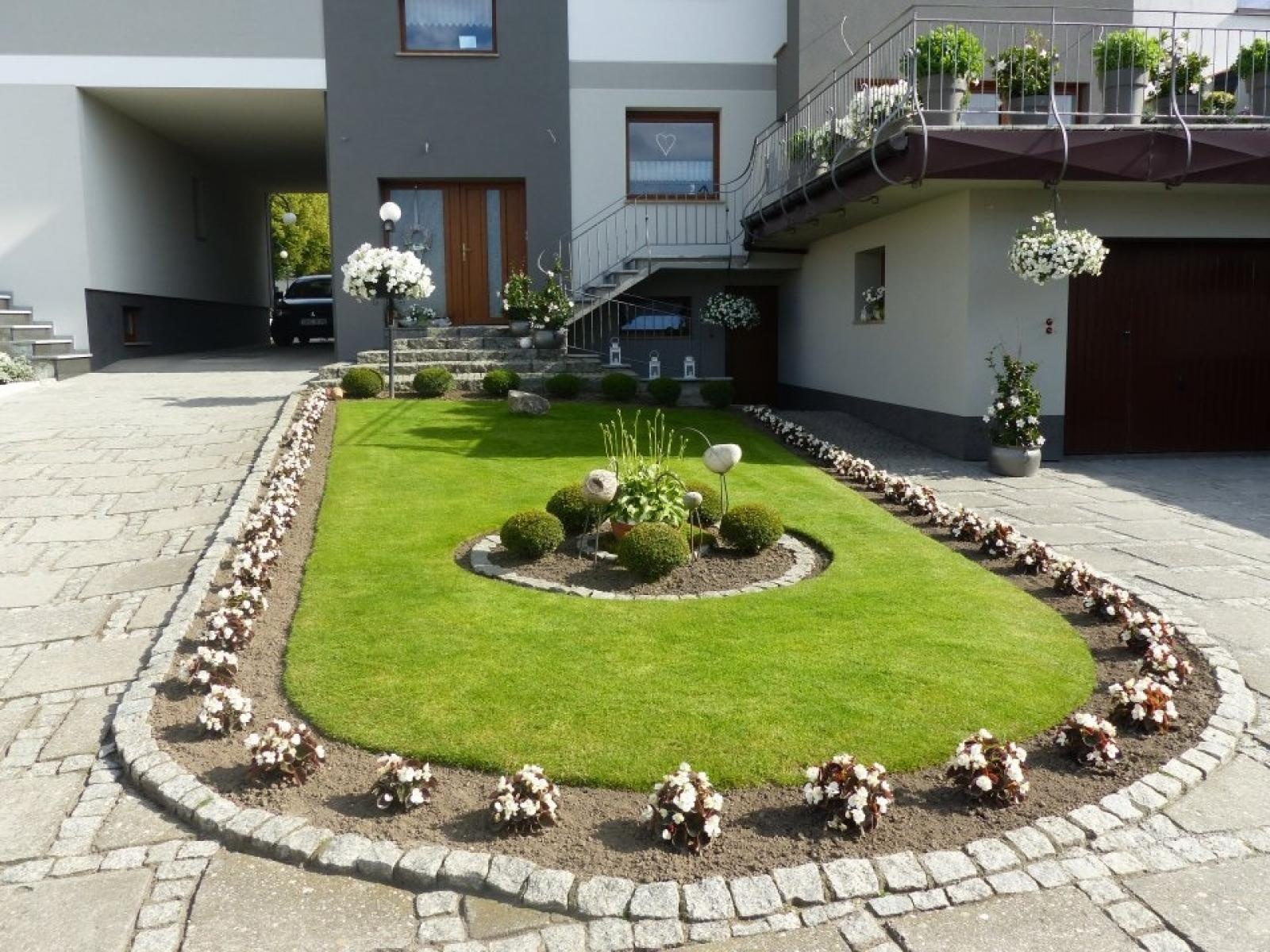 Zdjęcie w galerii na portalu naszraciborz.pl: Najładniejsze ogrody sołectwa Moravia w Krzanowicach w TVP wiadomości z regionu