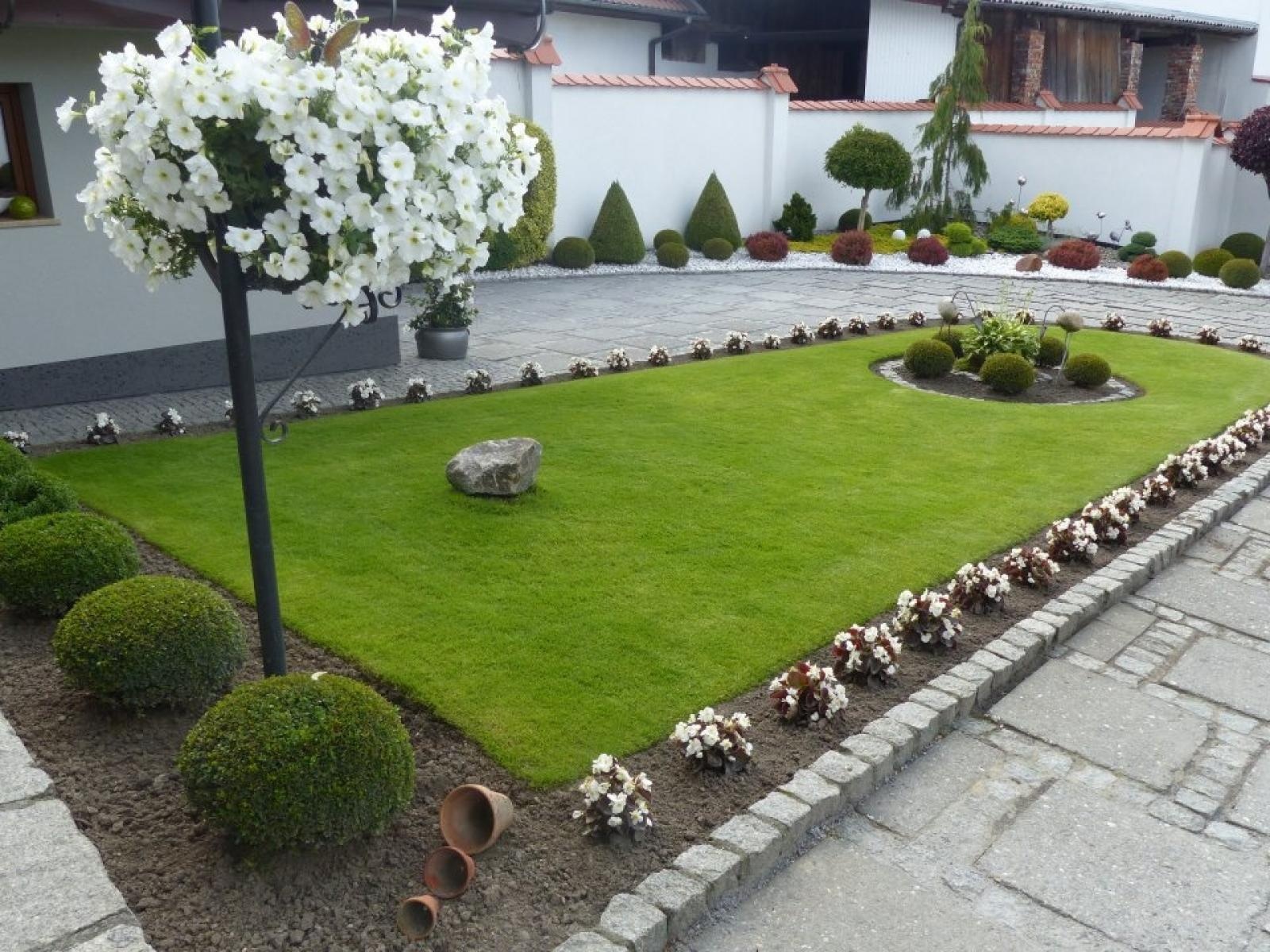 Zdjęcie w galerii na portalu naszraciborz.pl: Najładniejsze ogrody sołectwa Moravia w Krzanowicach w TVP wiadomości z regionu