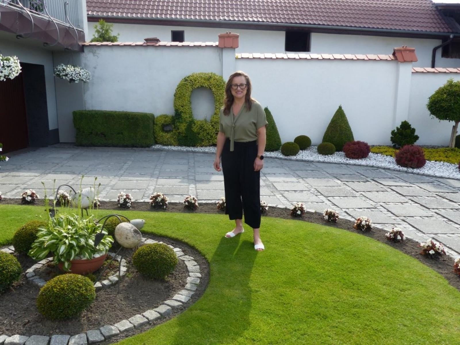 Zdjęcie w galerii na portalu naszraciborz.pl: Najładniejsze ogrody sołectwa Moravia w Krzanowicach w TVP wiadomości z regionu