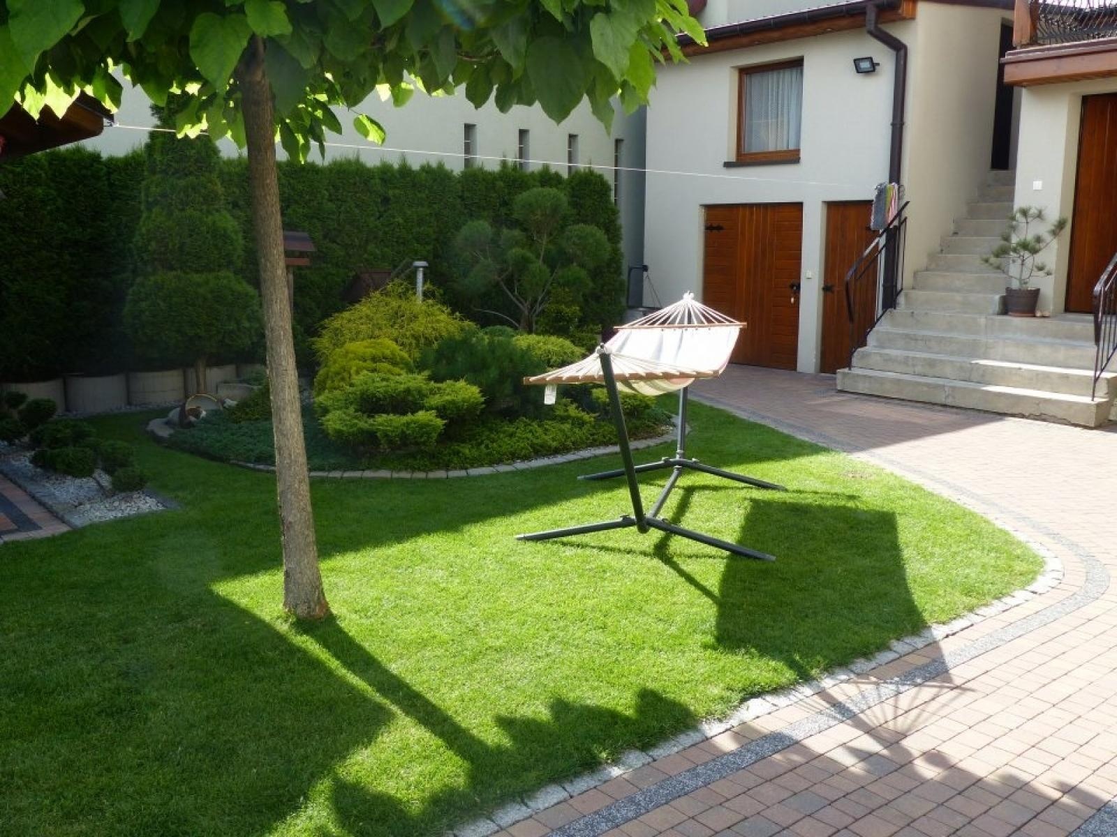 Zdjęcie w galerii na portalu naszraciborz.pl: Najładniejsze ogrody sołectwa Moravia w Krzanowicach w TVP wiadomości z regionu