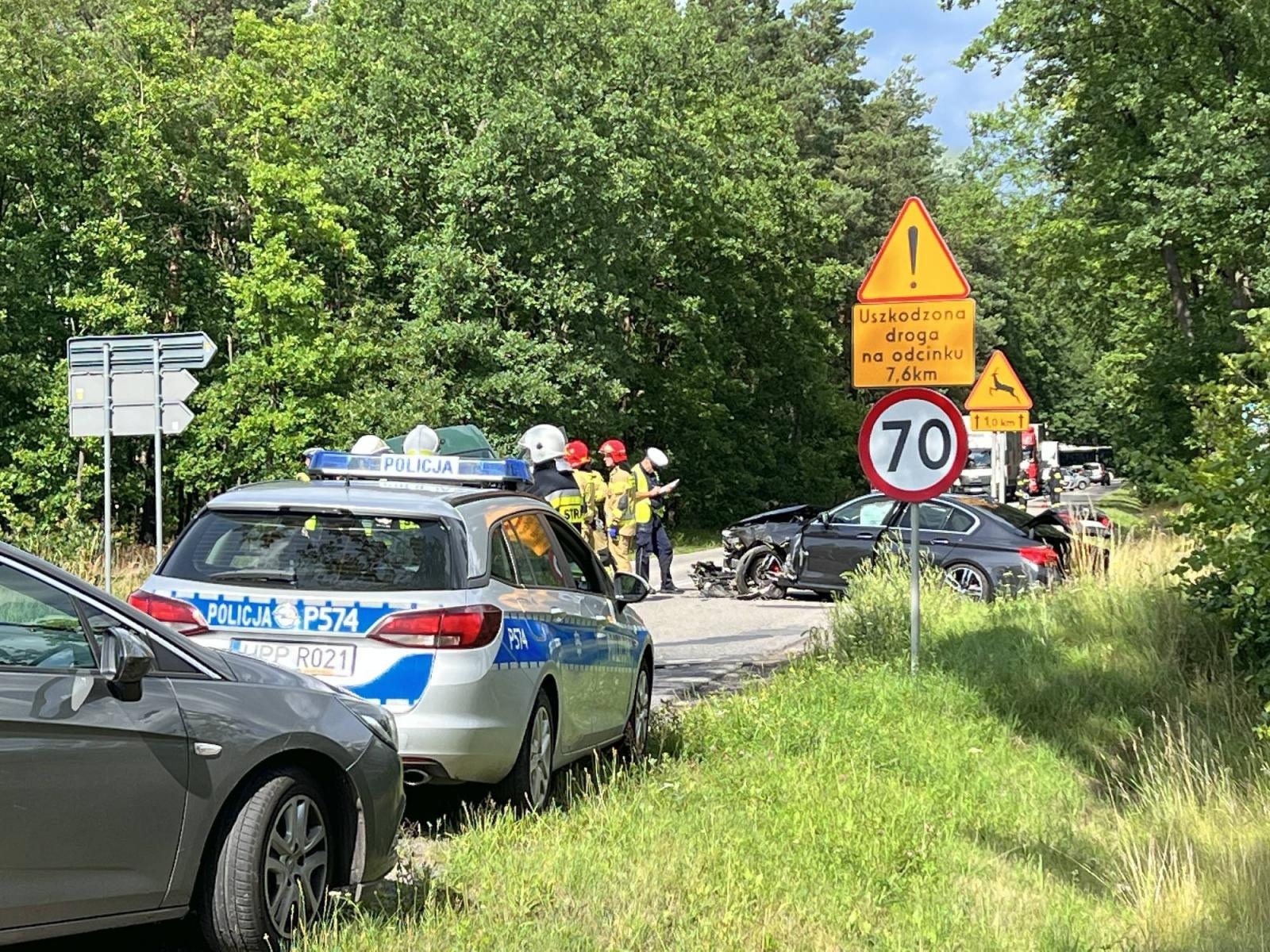 Zdjęcie w galerii na portalu naszraciborz.pl: Zderzenie busa i BMW 520d na trasie Nędza-Szymocice wiadomości z regionu