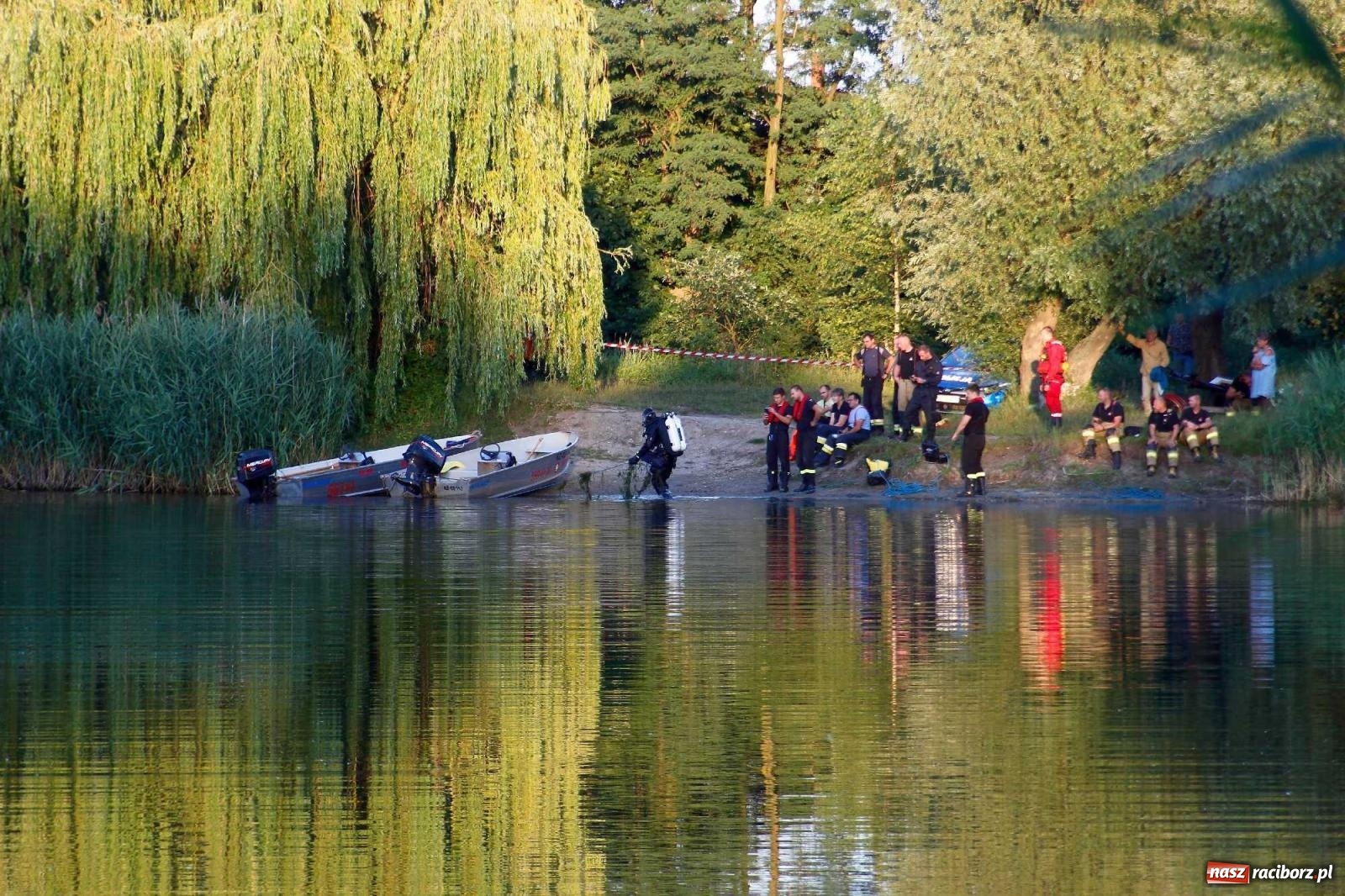 Zdjęcie w galerii na portalu naszraciborz.pl: Czwarta ofiara żwirowni w tym roku. Strażacy szukają ciała 39-latka [FOTO] wiadomości z regionu