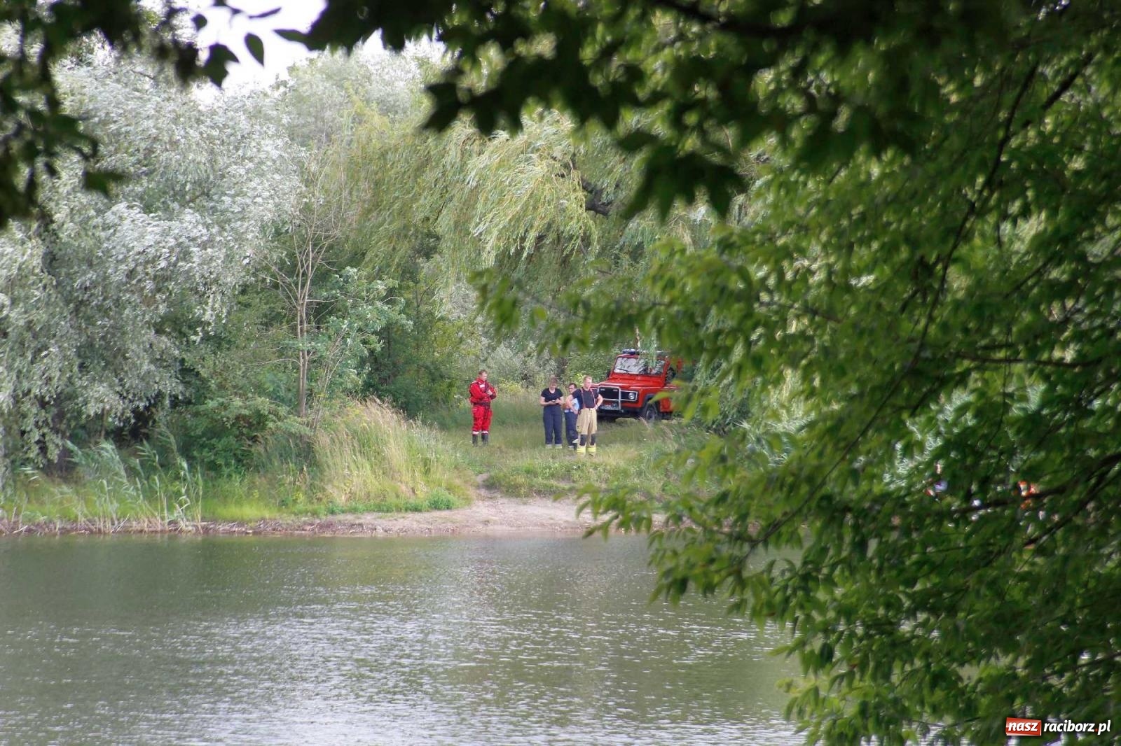 Zdjęcie w galerii na portalu naszraciborz.pl: Czwarta ofiara żwirowni w tym roku. Strażacy szukają ciała 39-latka [FOTO] wiadomości z regionu