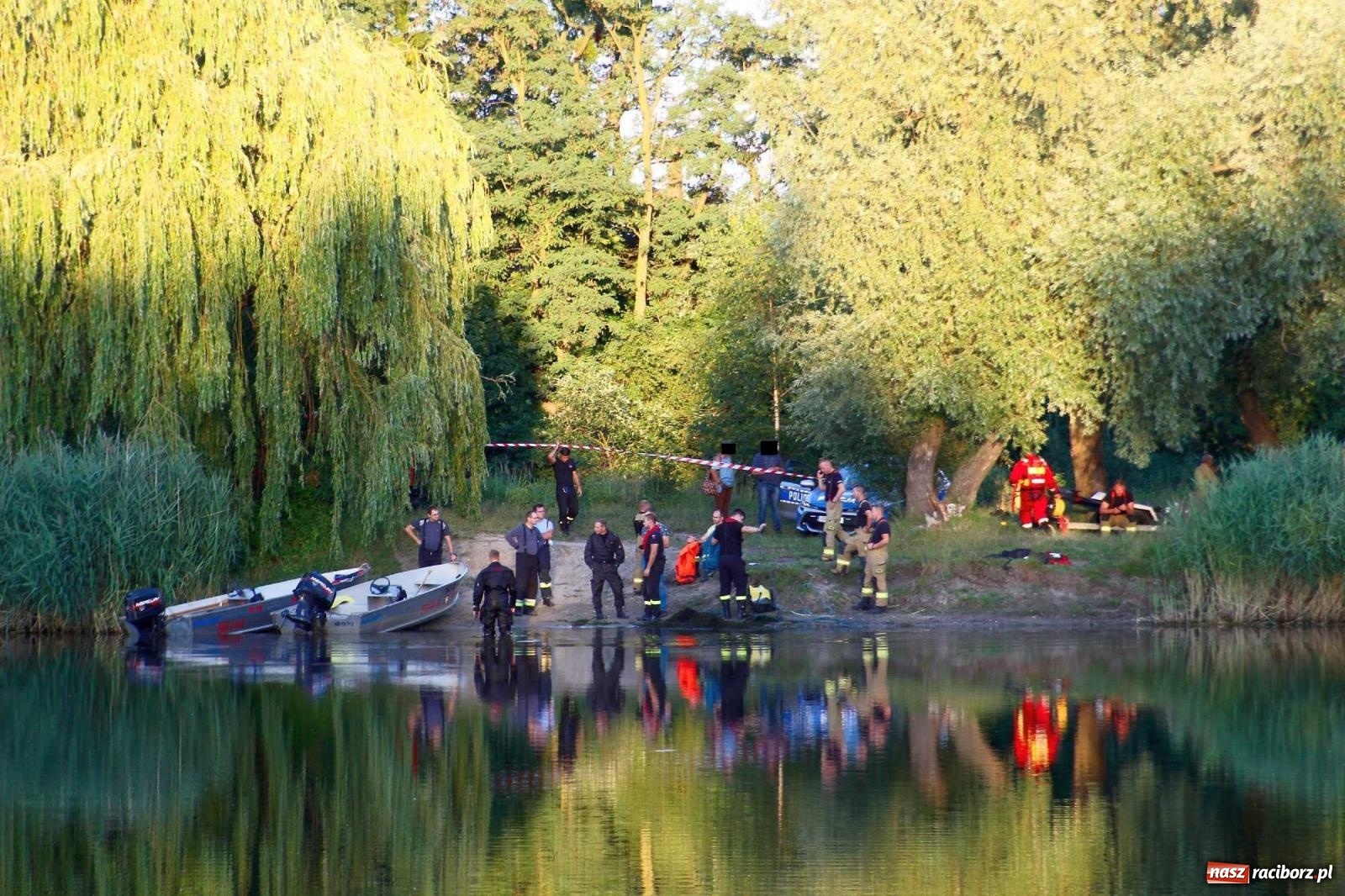 Zdjęcie w galerii na portalu naszraciborz.pl: Czwarta ofiara żwirowni w tym roku. Strażacy szukają ciała 39-latka [FOTO] wiadomości z regionu