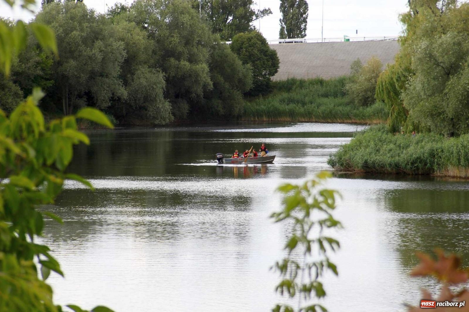Zdjęcie w galerii na portalu naszraciborz.pl: Czwarta ofiara żwirowni w tym roku. Strażacy szukają ciała 39-latka [FOTO] wiadomości z regionu