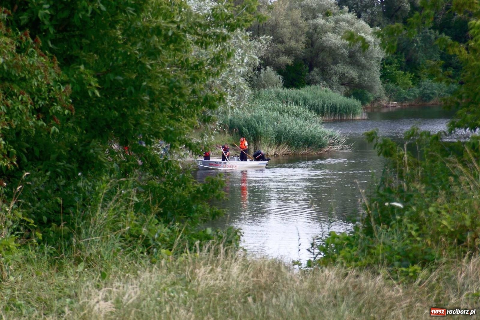 Zdjęcie w galerii na portalu naszraciborz.pl: Czwarta ofiara żwirowni w tym roku. Strażacy szukają ciała 39-latka [FOTO] wiadomości z regionu