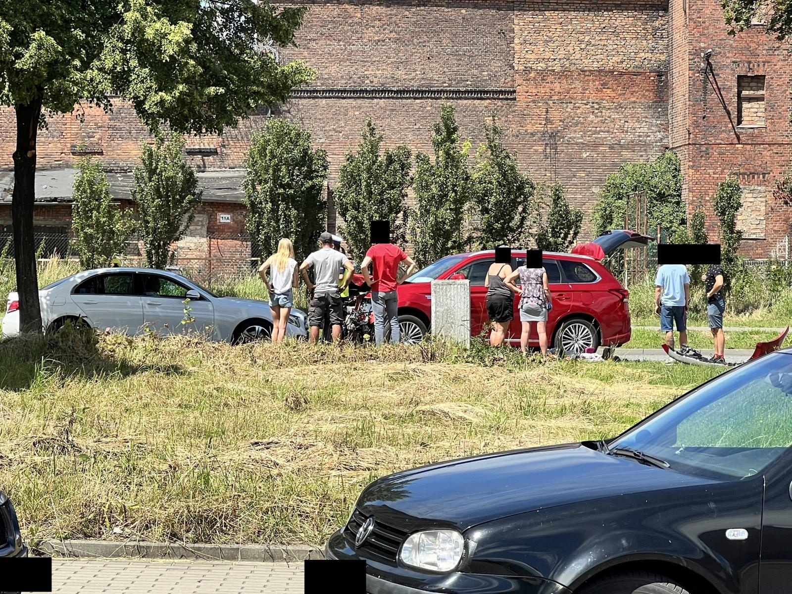 Zdjęcie w galerii na portalu naszraciborz.pl: Mitsubishi i opel rozbite na skrzyżowaniu przy więzieniu wiadomości z regionu