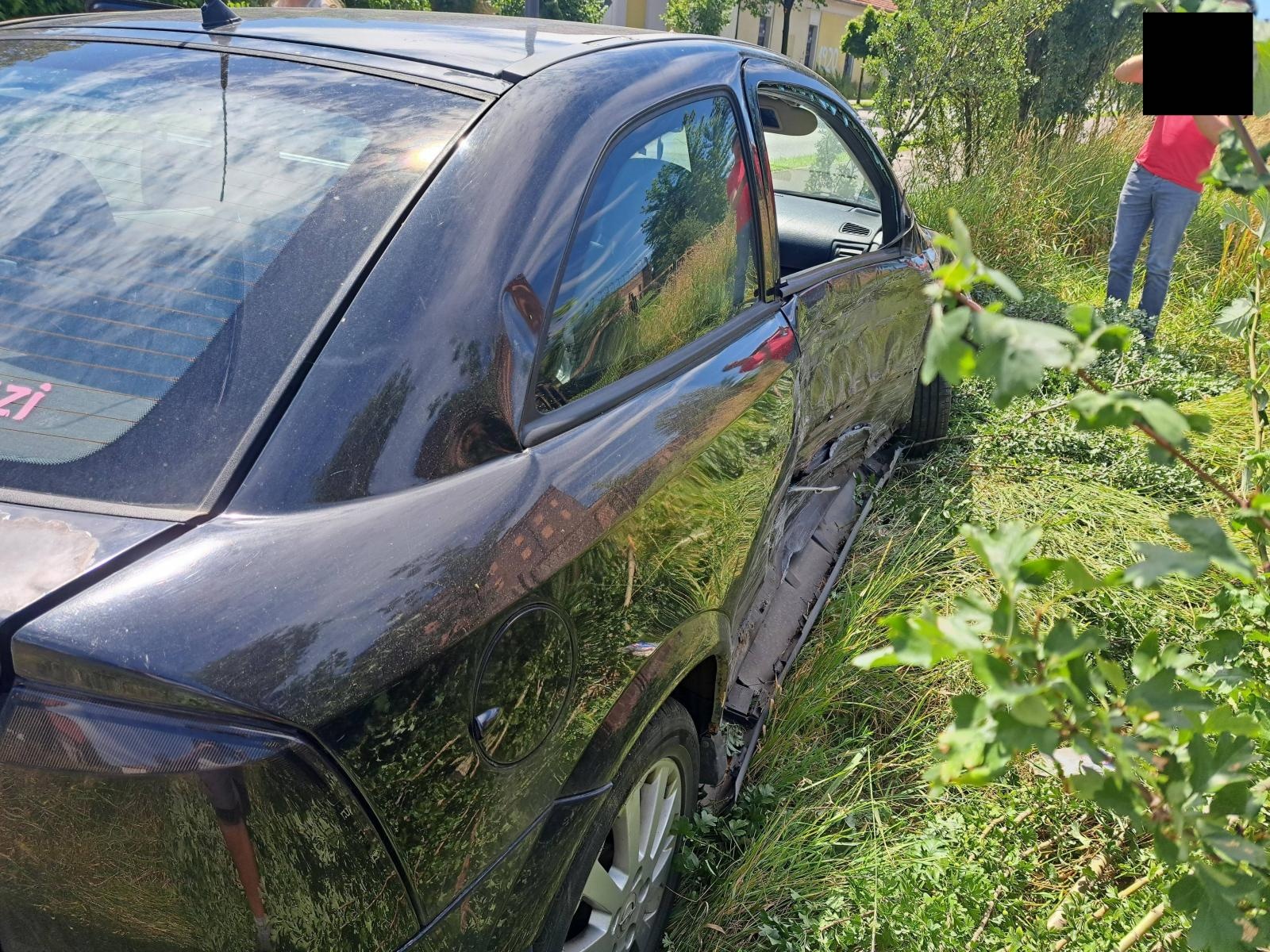 Zdjęcie w galerii na portalu naszraciborz.pl: Mitsubishi i opel rozbite na skrzyżowaniu przy więzieniu wiadomości z regionu