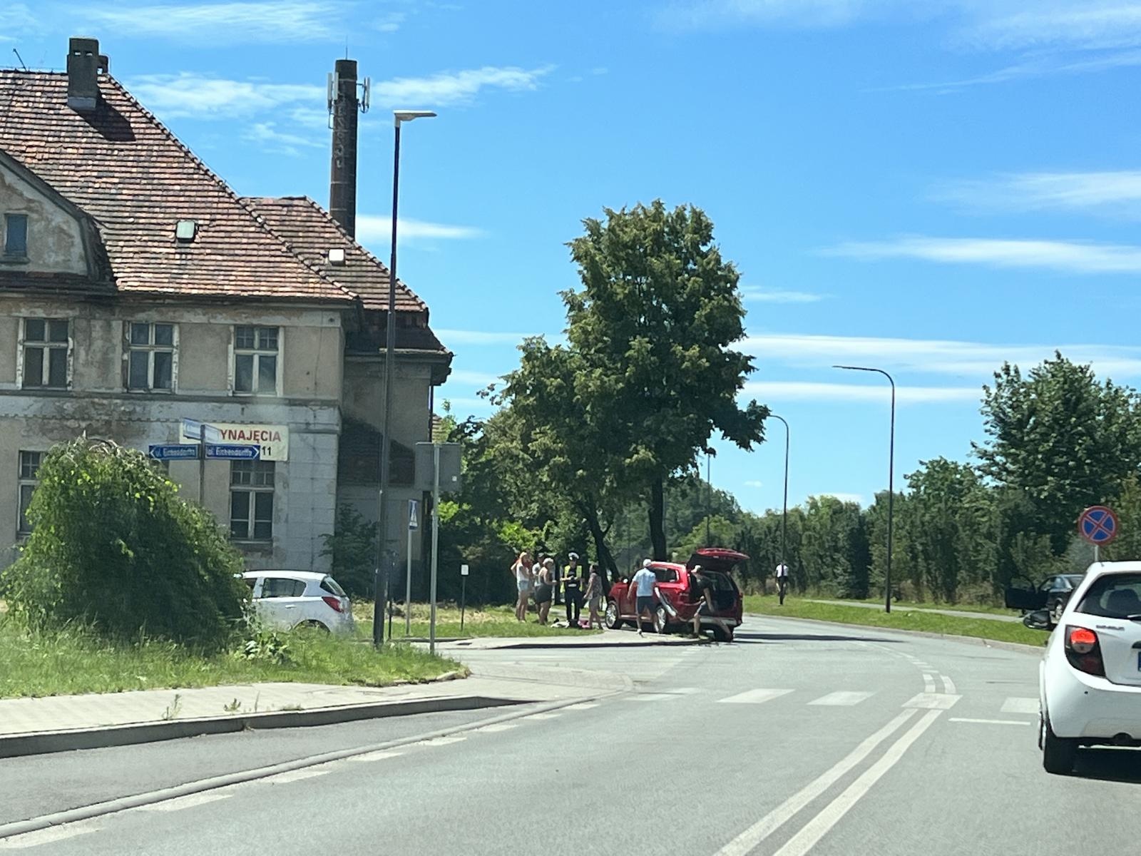 Zdjęcie w galerii na portalu naszraciborz.pl: Mitsubishi i opel rozbite na skrzyżowaniu przy więzieniu wiadomości z regionu