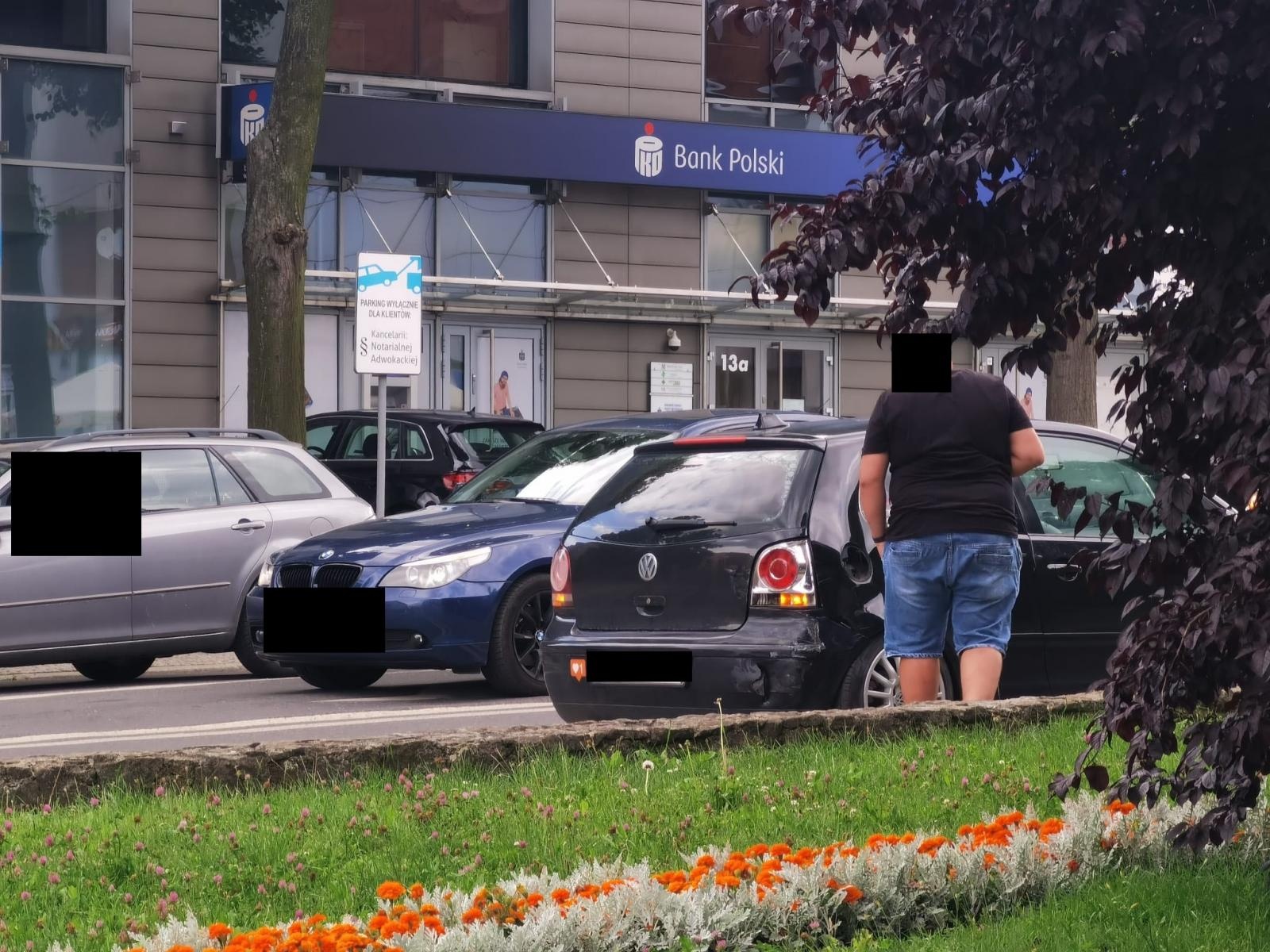 Zdjęcie w galerii na portalu naszraciborz.pl: BMW uszkodzone podczas nieprawidłowego omijania wiadomości z regionu