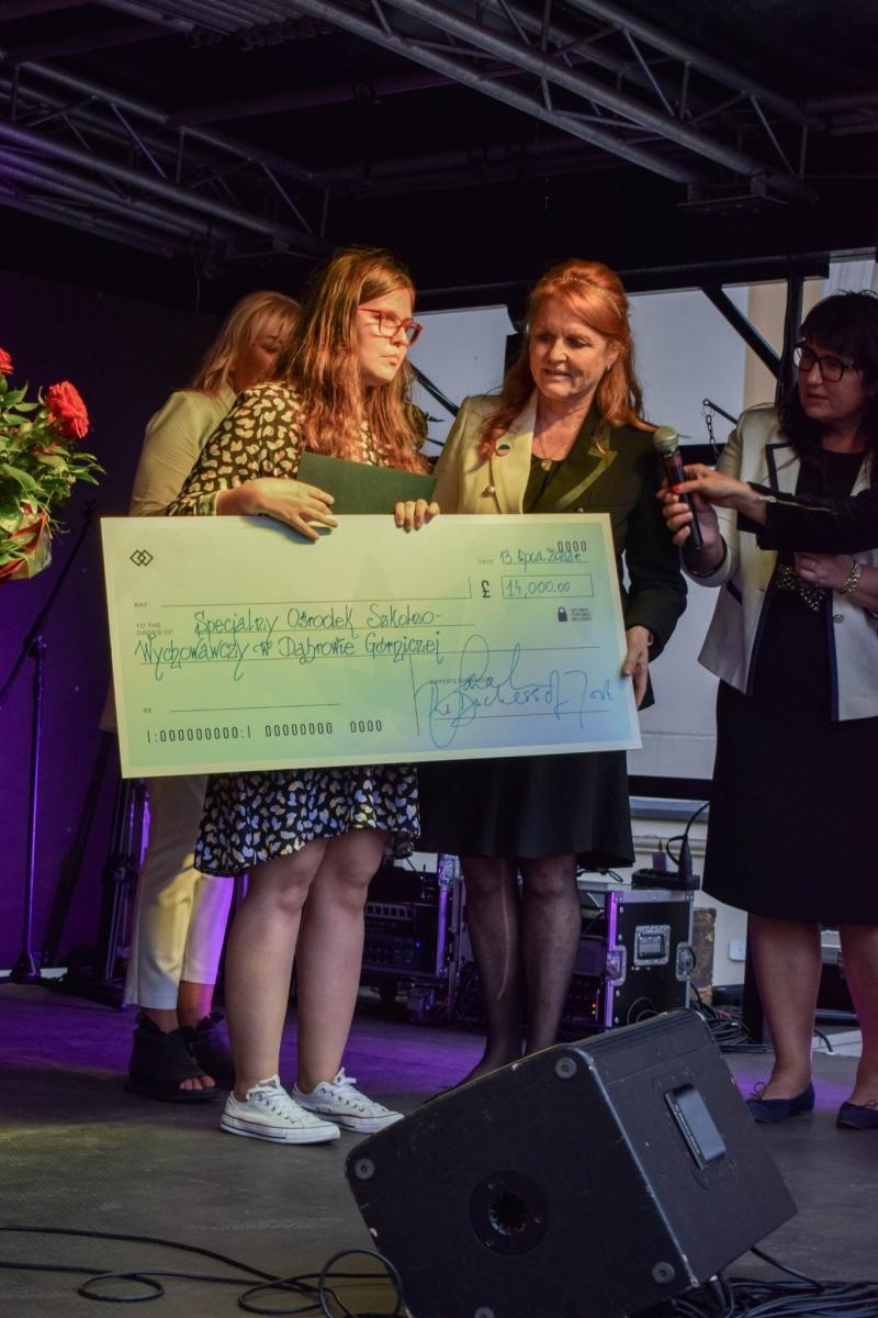 Zdjęcie w galerii na portalu naszraciborz.pl: Fergie pokochała Rudy. Księżna Yorku na herbatce w starym opactwie wiadomości z regionu