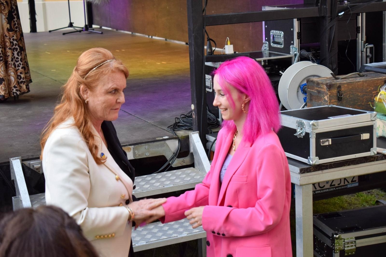 Zdjęcie w galerii na portalu naszraciborz.pl: Fergie pokochała Rudy. Księżna Yorku na herbatce w starym opactwie wiadomości z regionu