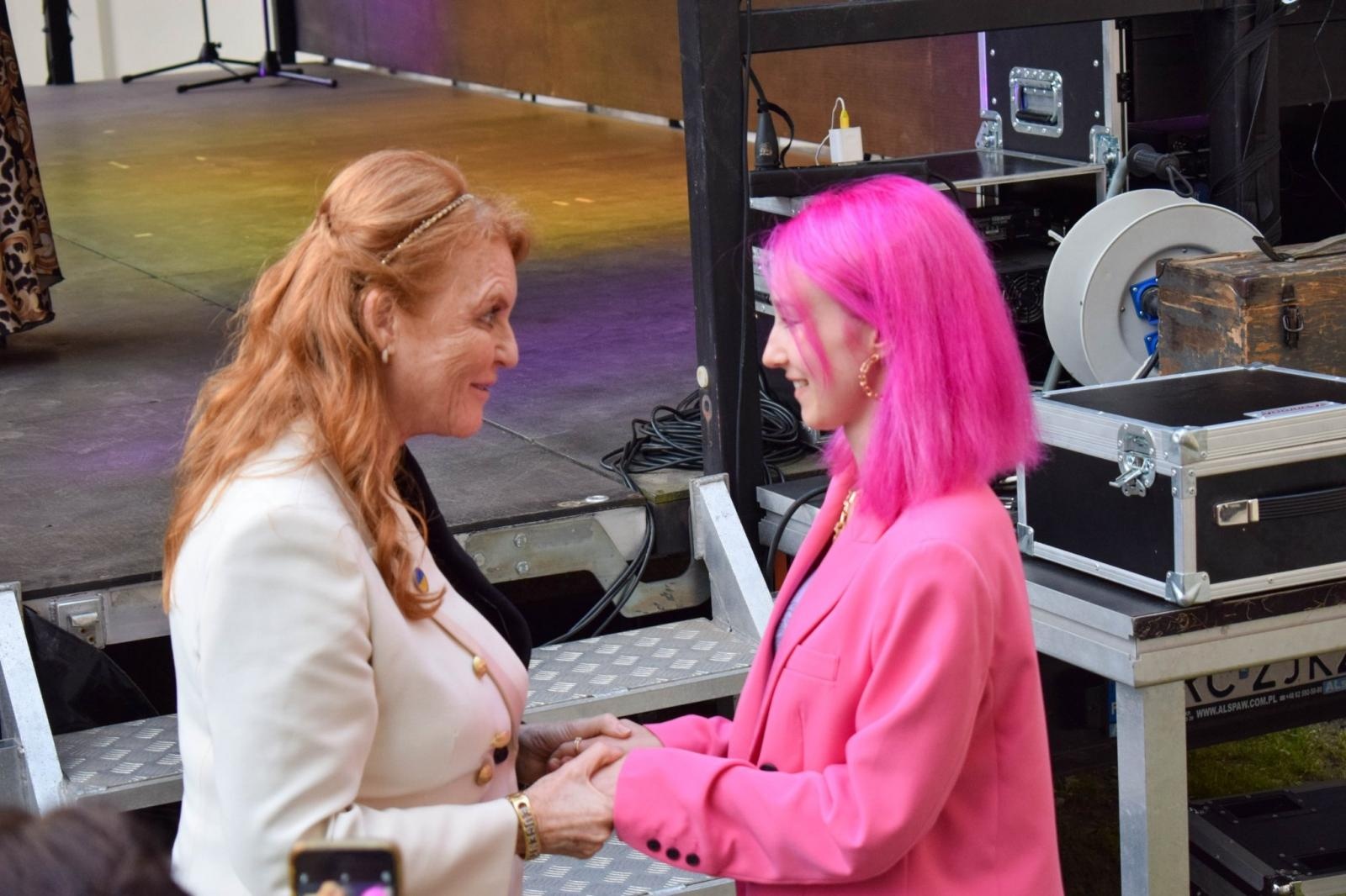 Zdjęcie w galerii na portalu naszraciborz.pl: Fergie pokochała Rudy. Księżna Yorku na herbatce w starym opactwie wiadomości z regionu