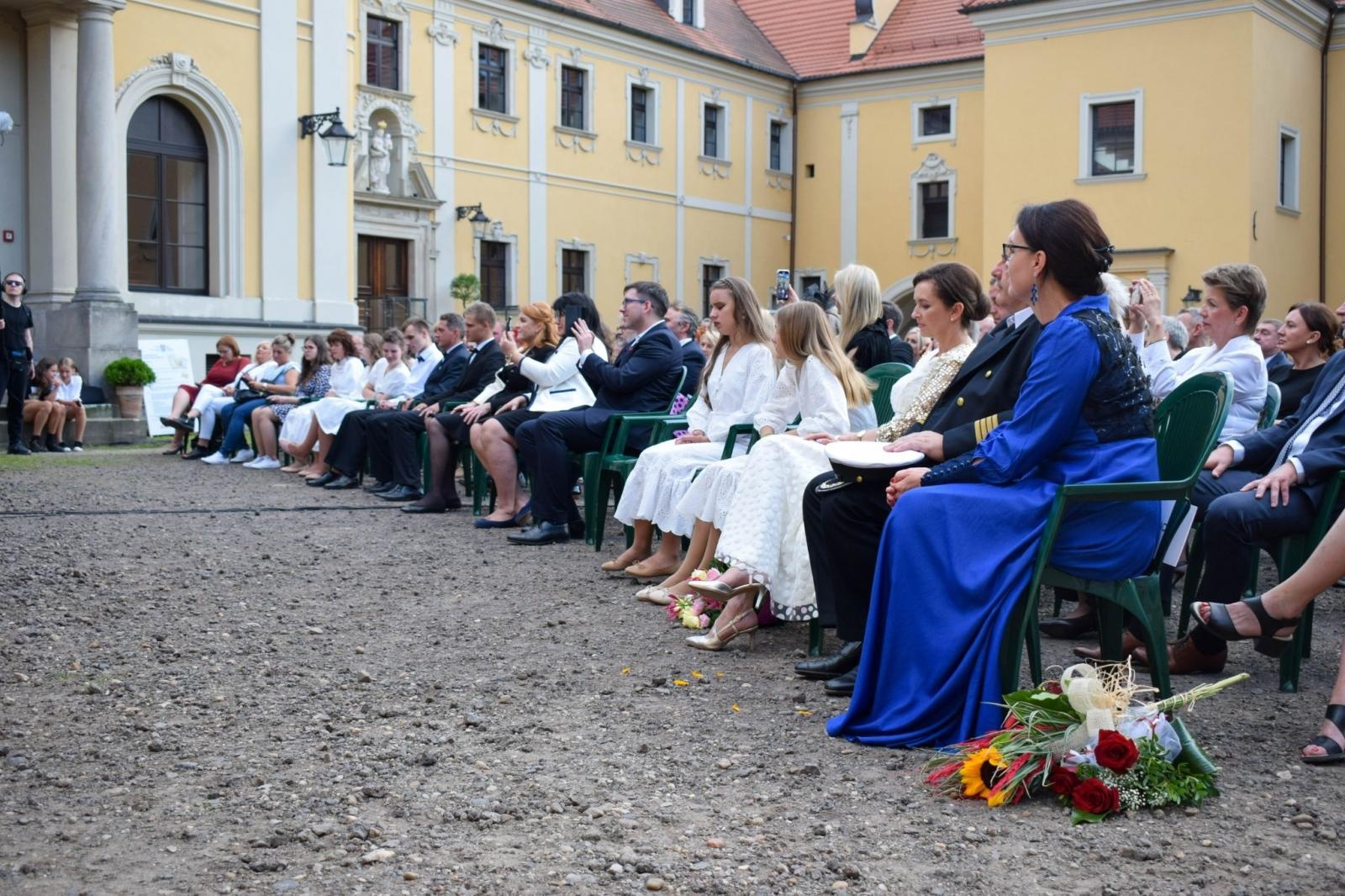 Zdjęcie w galerii na portalu naszraciborz.pl: Fergie pokochała Rudy. Księżna Yorku na herbatce w starym opactwie wiadomości z regionu