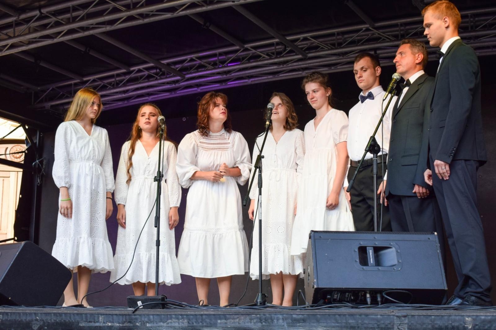 Zdjęcie w galerii na portalu naszraciborz.pl: Fergie pokochała Rudy. Księżna Yorku na herbatce w starym opactwie wiadomości z regionu