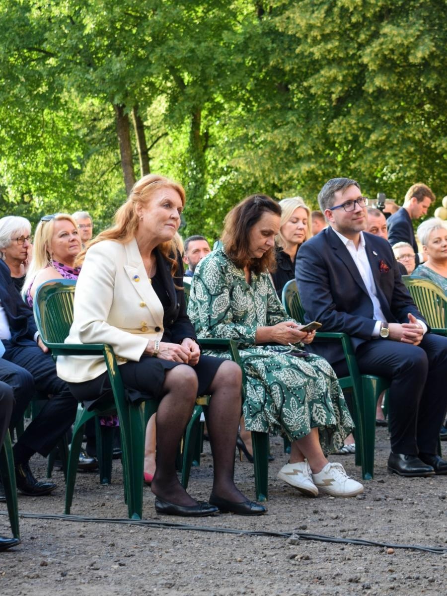 Zdjęcie w galerii na portalu naszraciborz.pl: Fergie pokochała Rudy. Księżna Yorku na herbatce w starym opactwie wiadomości z regionu