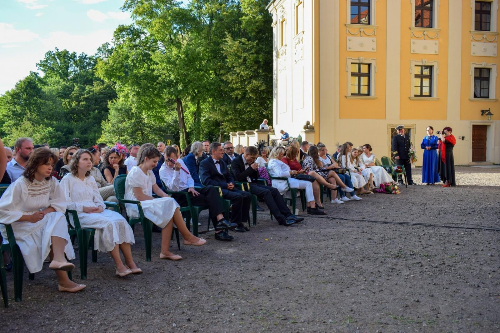 Zdjęcie w galerii na portalu naszraciborz.pl: Fergie pokochała Rudy. Księżna Yorku na herbatce w starym opactwie wiadomości z regionu