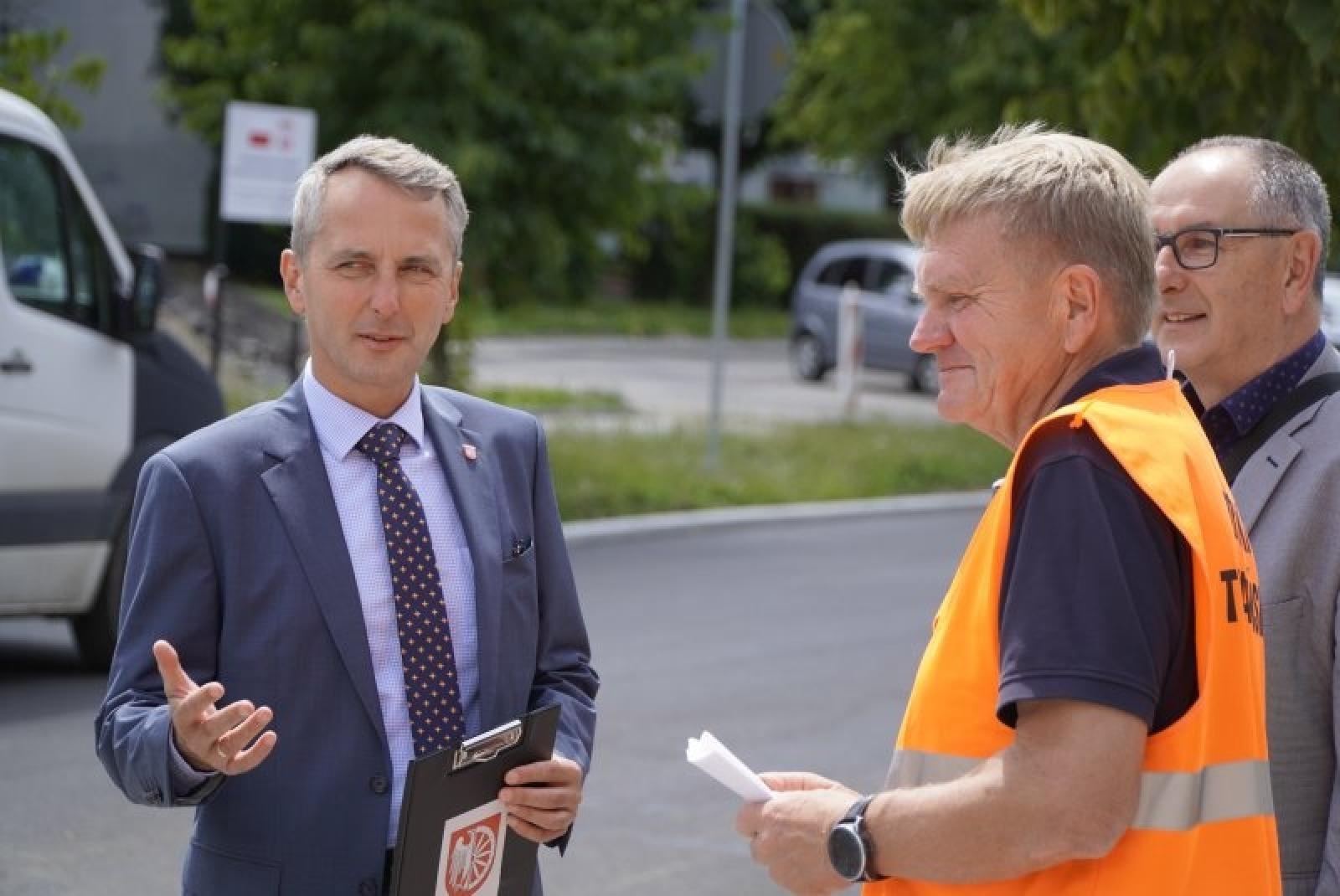 Zdjęcie w galerii na portalu naszraciborz.pl: Prace przy Słowackiego-Ogrodowej-Karola Miarki finiszują wiadomości z regionu