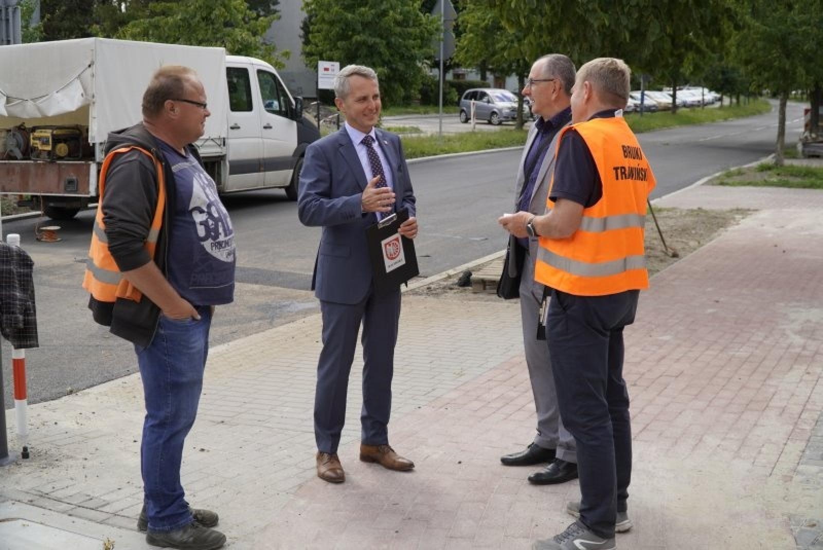 Zdjęcie w galerii na portalu naszraciborz.pl: Prace przy Słowackiego-Ogrodowej-Karola Miarki finiszują wiadomości z regionu