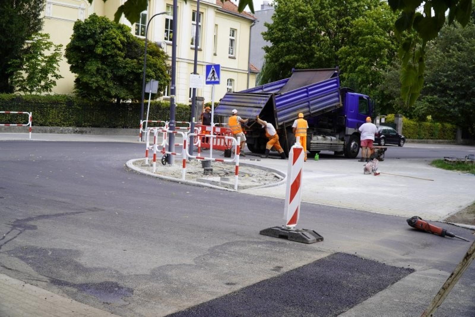 Zdjęcie w galerii na portalu naszraciborz.pl: Prace przy Słowackiego-Ogrodowej-Karola Miarki finiszują wiadomości z regionu