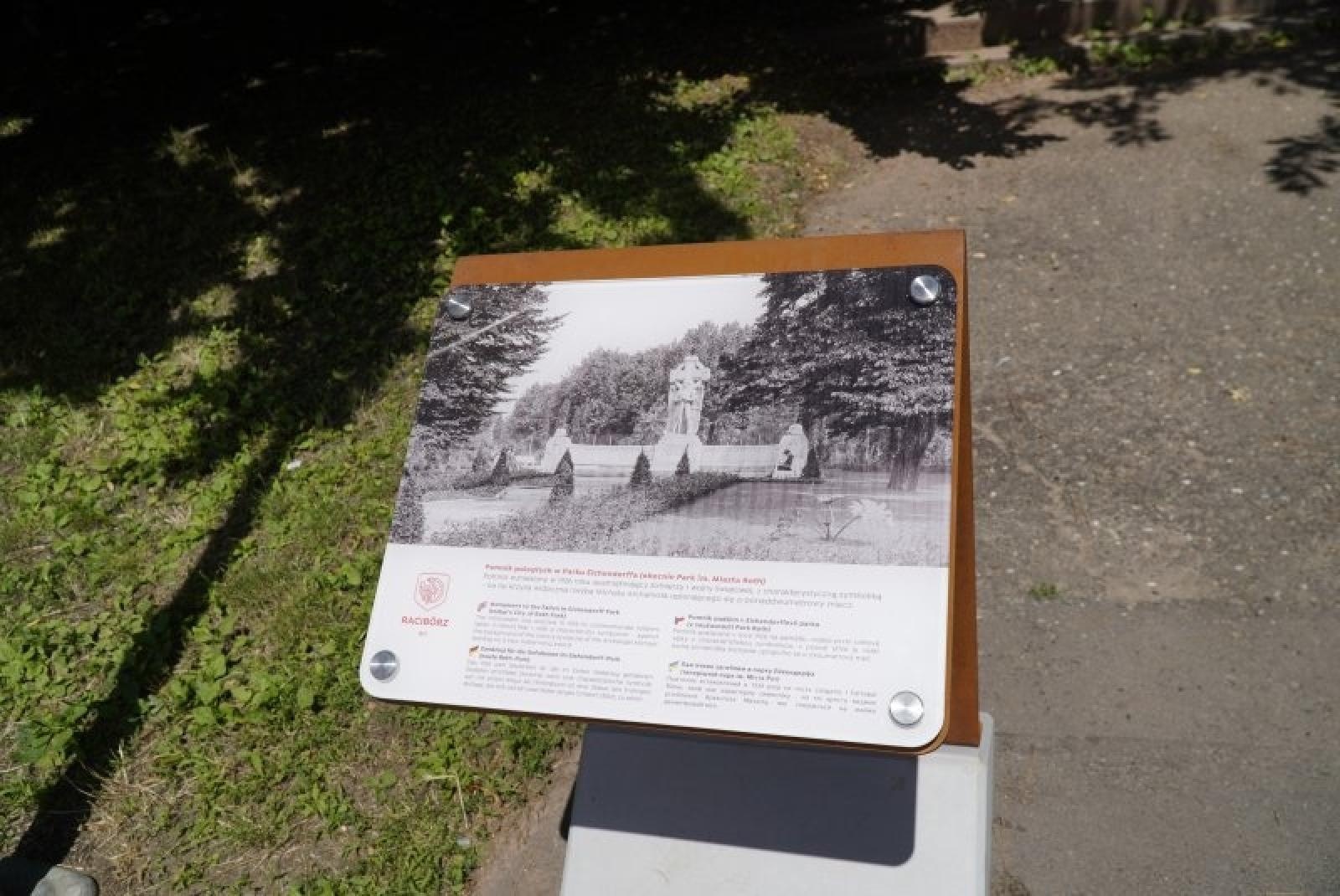 Zdjęcie w galerii na portalu naszraciborz.pl: Racibórz Retro: więcej tablic odkrywa przeszłość miasta wiadomości z regionu