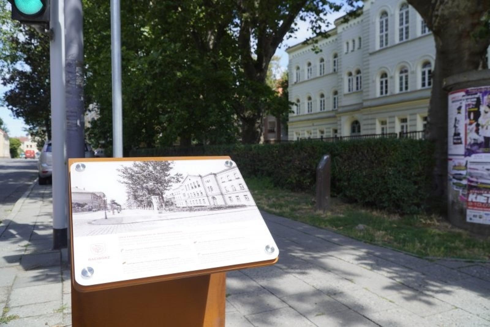 Zdjęcie w galerii na portalu naszraciborz.pl: Racibórz Retro: więcej tablic odkrywa przeszłość miasta wiadomości z regionu