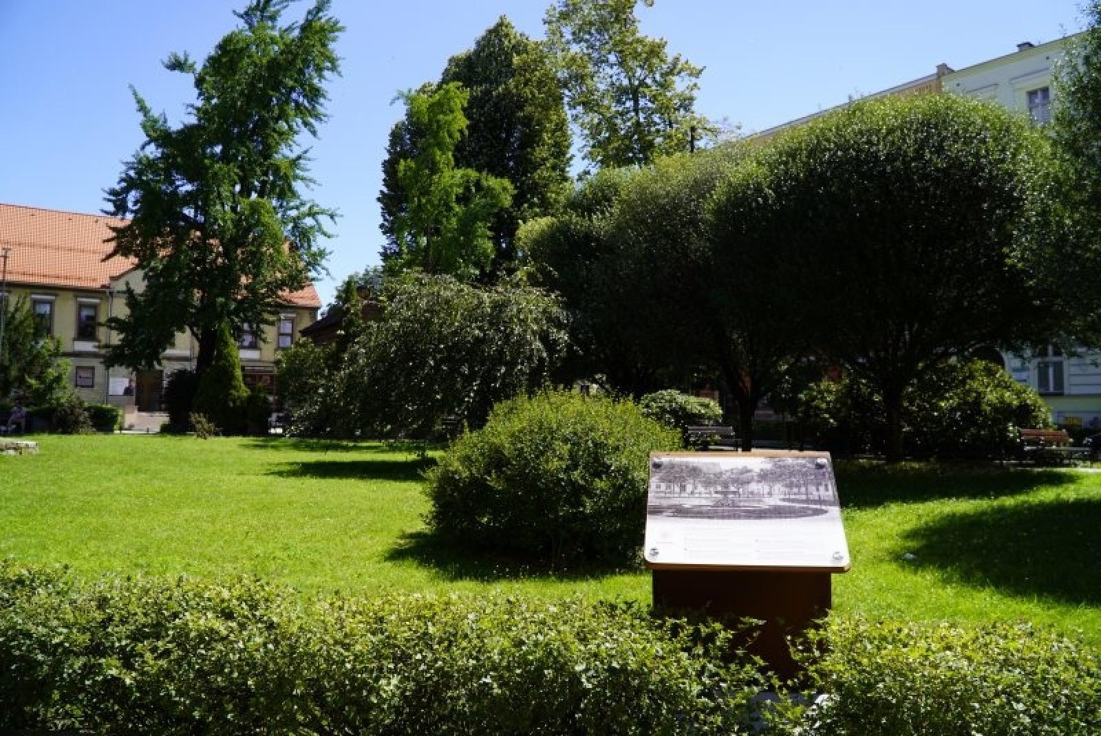 Zdjęcie w galerii na portalu naszraciborz.pl: Racibórz Retro: więcej tablic odkrywa przeszłość miasta wiadomości z regionu