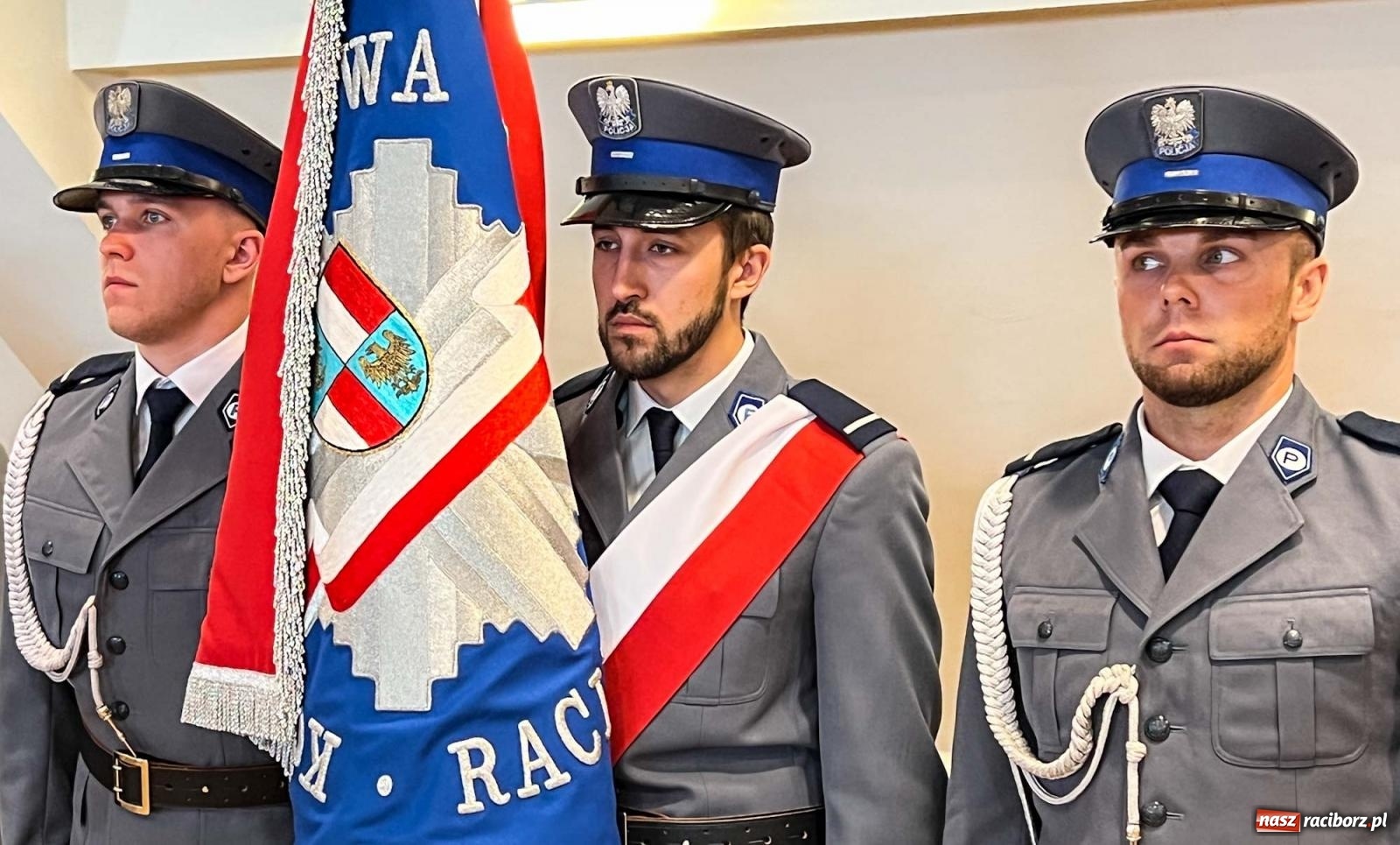 Zdjęcie w galerii na portalu naszraciborz.pl: Święto Policji w raciborskim garnizonie. Na zamku wręczono mianowania na wyższe stopnie wiadomości z regionu