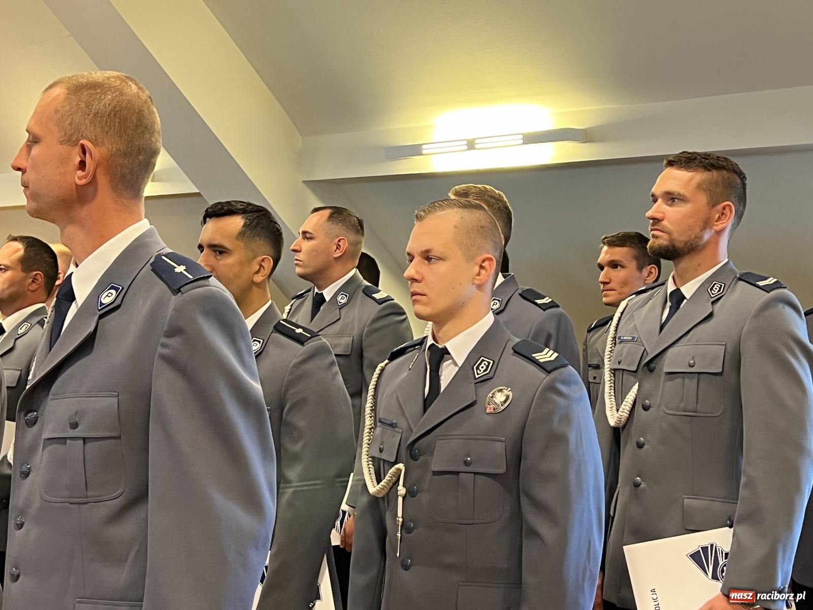 Zdjęcie w galerii na portalu naszraciborz.pl: Święto Policji w raciborskim garnizonie. Na zamku wręczono mianowania na wyższe stopnie wiadomości z regionu