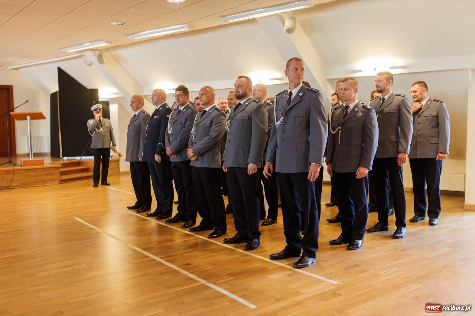 Zdjęcie w galerii na portalu naszraciborz.pl: Święto Policji w raciborskim garnizonie. Na zamku wręczono mianowania na wyższe stopnie wiadomości z regionu