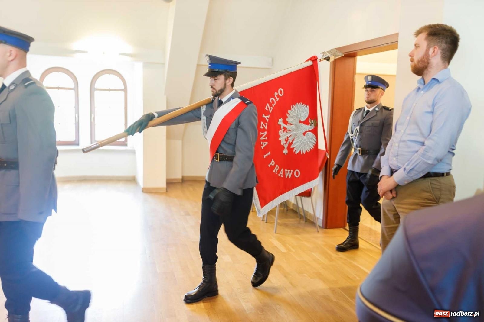 Zdjęcie w galerii na portalu naszraciborz.pl: Święto Policji w raciborskim garnizonie. Na zamku wręczono mianowania na wyższe stopnie wiadomości z regionu