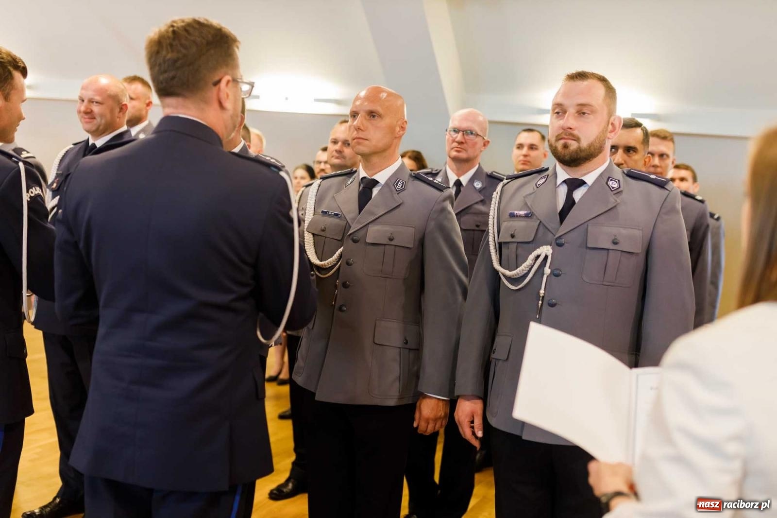Zdjęcie w galerii na portalu naszraciborz.pl: Święto Policji w raciborskim garnizonie. Na zamku wręczono mianowania na wyższe stopnie wiadomości z regionu
