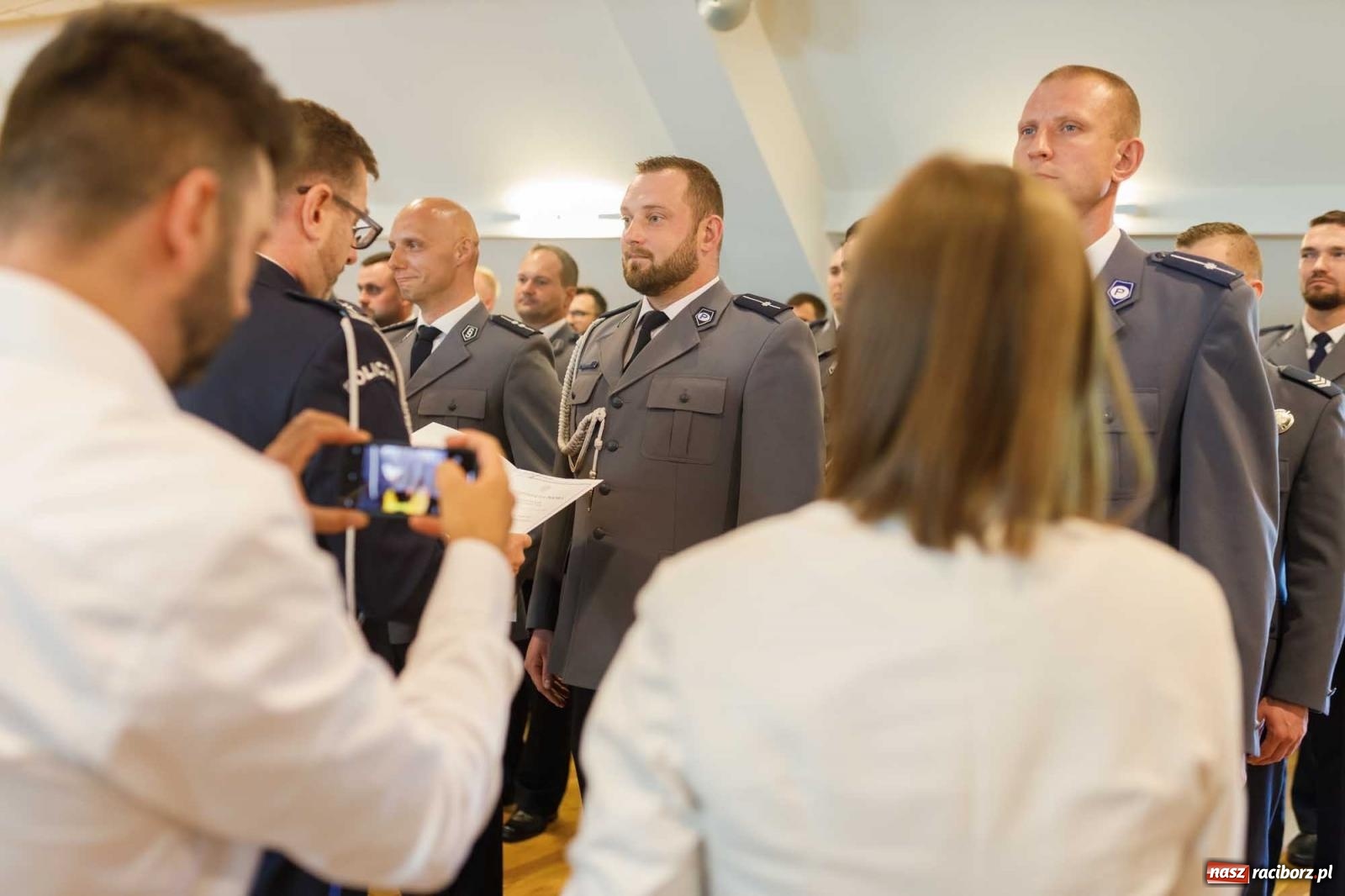 Zdjęcie w galerii na portalu naszraciborz.pl: Święto Policji w raciborskim garnizonie. Na zamku wręczono mianowania na wyższe stopnie wiadomości z regionu